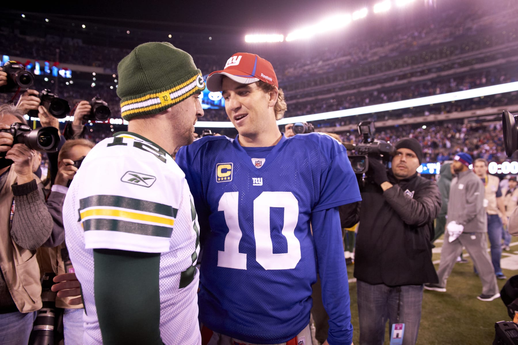 Football: New York Giants QB Eli Manning (10) speaking with Green Bay Packers QB Aaron Rodgers (12) after game at MetLife Stadium.
East Rutherford, NJ 12/4/2011
CREDIT: David Bergman (Photo by David Bergman /Sports Illustrated via Getty Images)
(Set Number: X86665 TK1 R7 F167 )