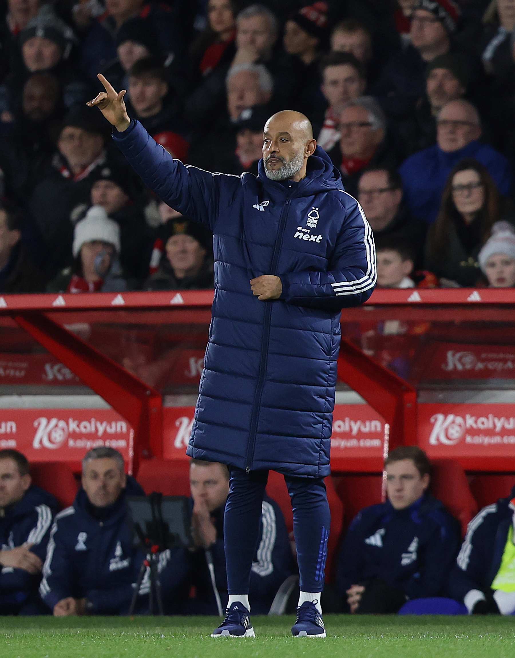 NOTTINGHAM, ENGLAND - DECEMBER 14: Nuno Espirito Santo Manager of Nottingham Forest points out instructions to his players during the Premier League match between Nottingham Forest FC and Aston Villa FC at City Ground on December 14, 2024 in Nottingham, England. (Photo by Crystal Pix/MB Media/Getty Images)