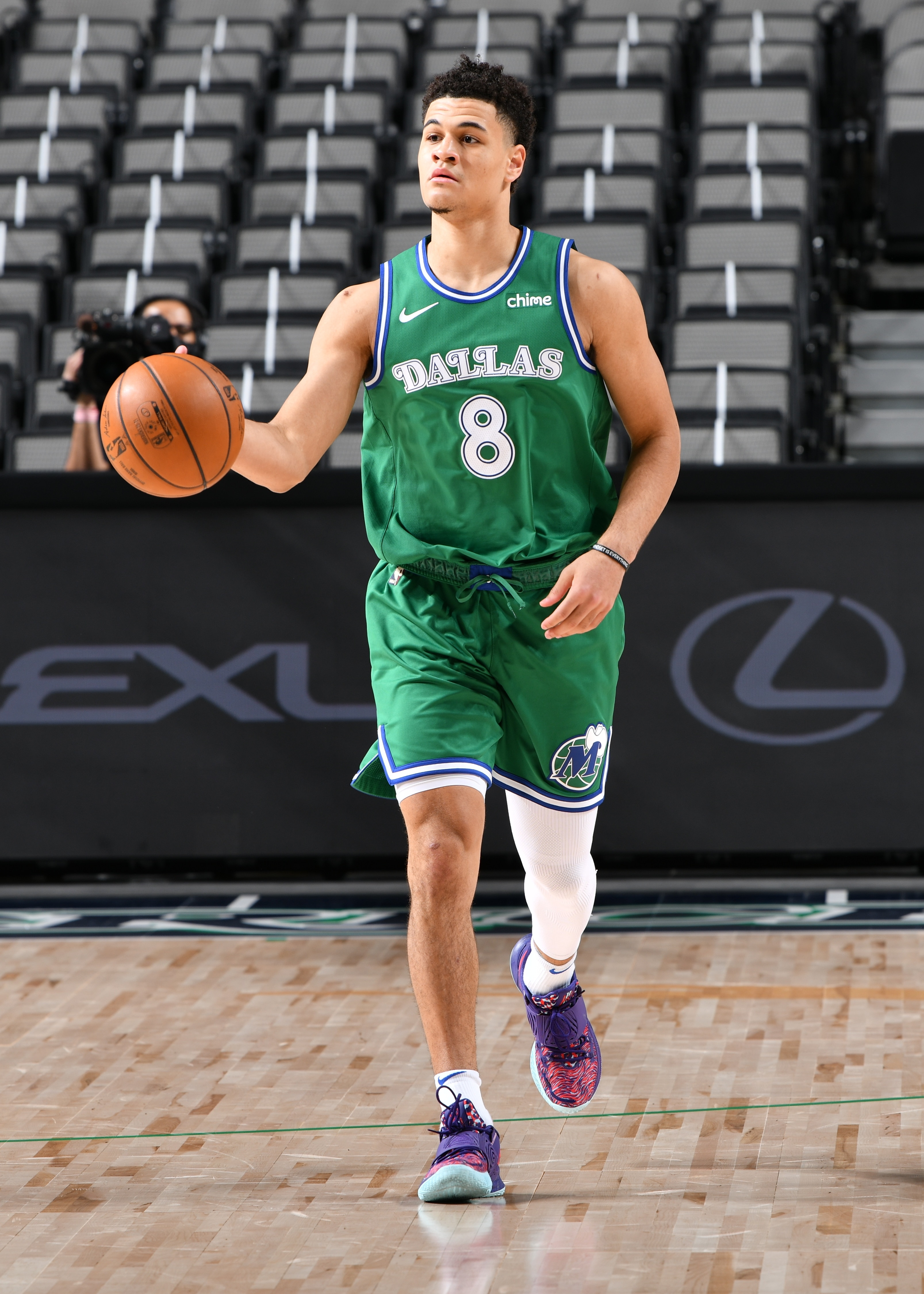 DALLAS, TX - JANUARY 17: Josh Green #8 of the Dallas Mavericks handles the ball during the game against the Chicago Bulls on January 17, 2021 at the American Airlines Center in Dallas, Texas. NOTE TO USER: User expressly acknowledges and agrees that, by downloading and or using this photograph, User is consenting to the terms and conditions of the Getty Images License Agreement. Mandatory Copyright Notice: Copyright 2021 NBAE (Photo by Glenn James/NBAE via Getty Images)