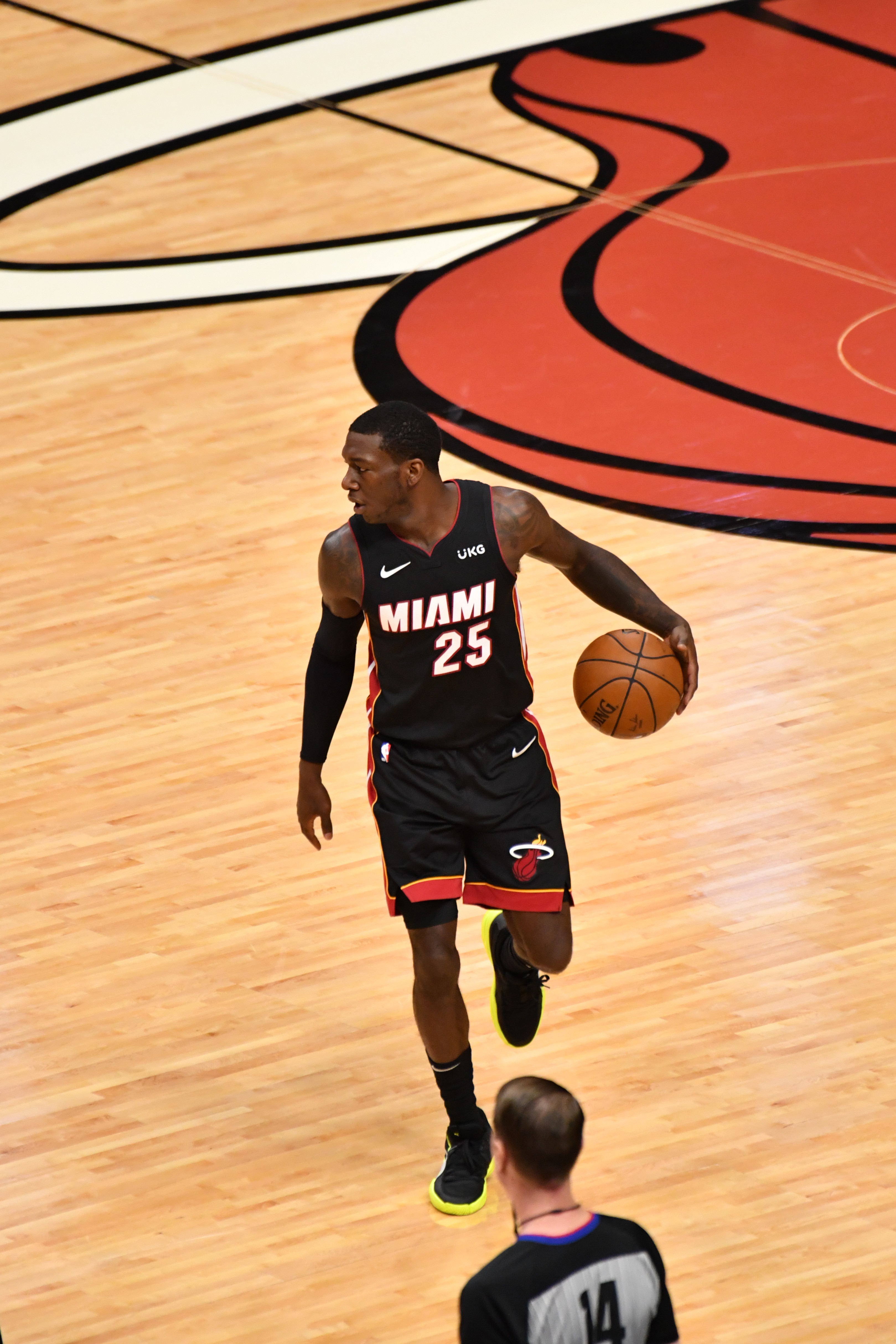 MIAMI, FL - MAY 27: Kendrick Nunn #25 of the Miami Heat handles the ball against the Milwaukee Bucks during Round One Game Three of the Eastern Conference Playoffs on May 27, 2021 at AmericanAirlines Arena in Miami, Florida. NOTE TO USER: User expressly acknowledges and agrees that, by downloading and/or using this Photograph, user is consenting to the terms and conditions of the Getty Images License Agreement. Mandatory Copyright Notice: Copyright 2021 NBAE (Photo by Jesse D. Garrabrant/NBAE via Getty Images)
