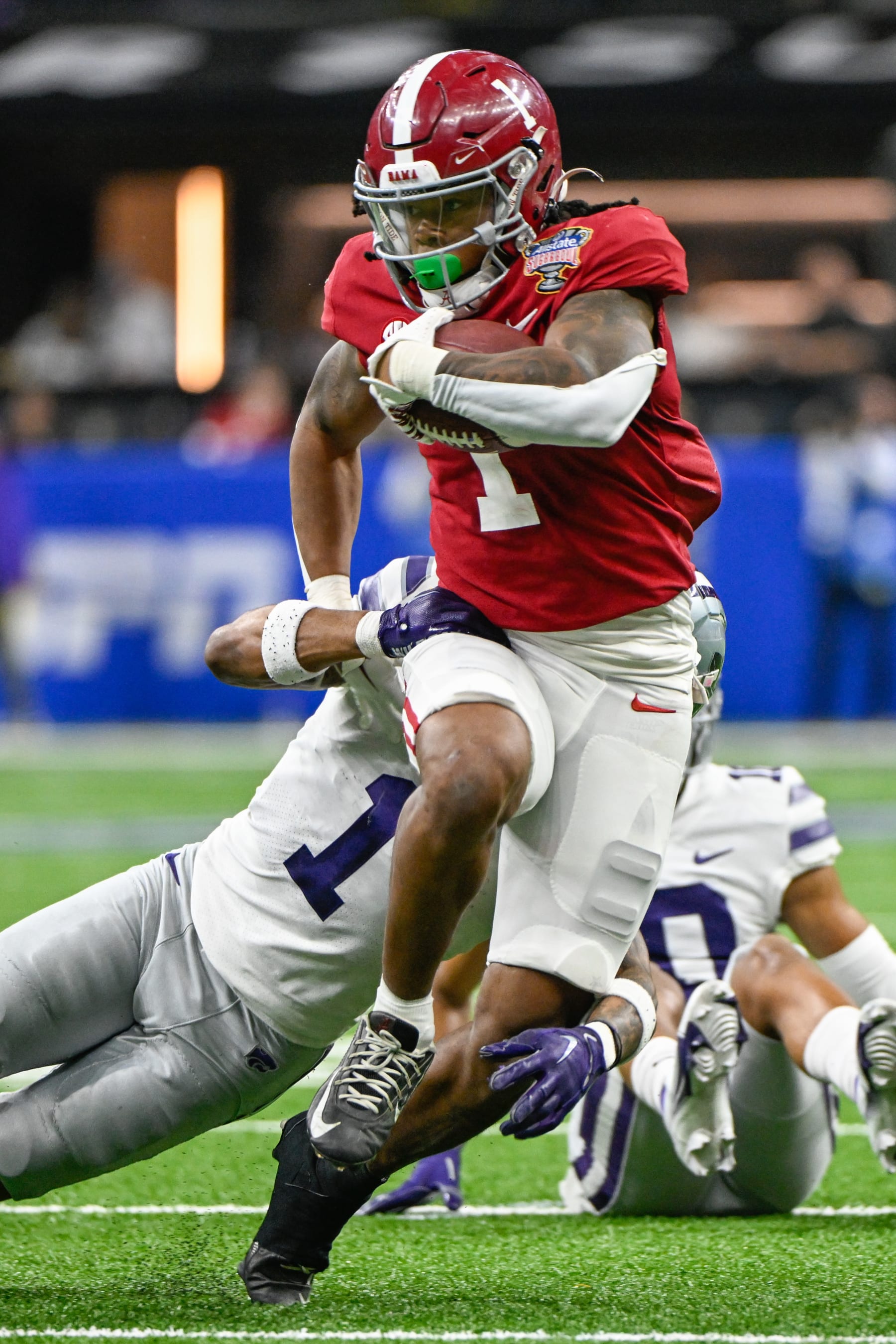 NEW ORLEANS, LA - DECEMBER 31: Alabama Crimson Tide running back Jahmyr Gibbs (1) attempts to break a tackle by Kansas State Wildcats safety Josh Hayes (1) during the Sugar Bowl between the Alabama Crimson Tide and Kansas State Wildcats at Caesars Superdome on December 31, 2022 in New Orleans, LA. (Photo by Ken Murray/Icon Sportswire via Getty Images)