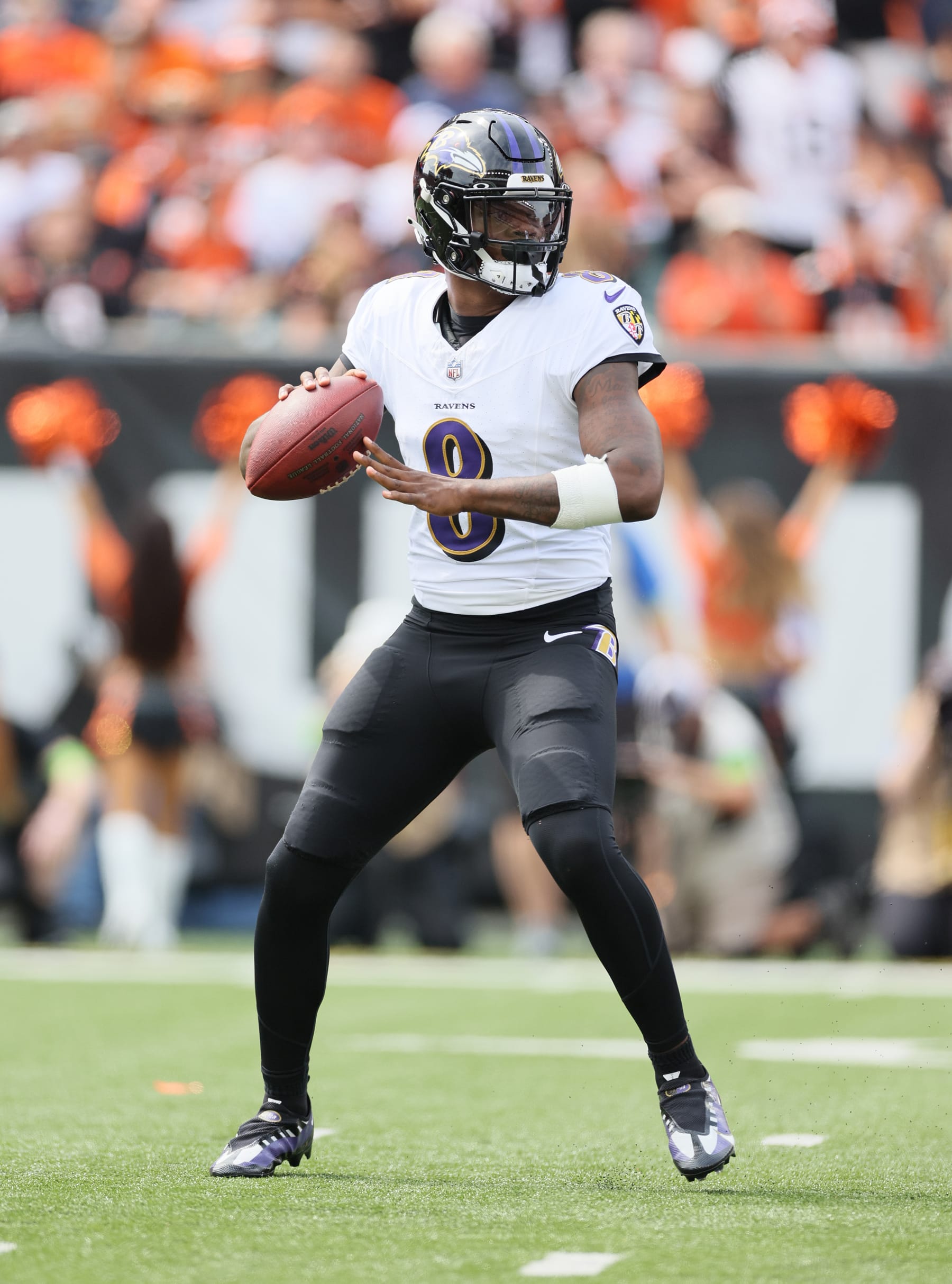 CINCINNATI, OHIO - SEPTEMBER 17: Lamar Jackson #8 of the Baltimore Ravens against the Cincinnati Bengals at Paycor Stadium on September 17, 2023 in Cincinnati, Ohio. (Photo by Andy Lyons/Getty Images)