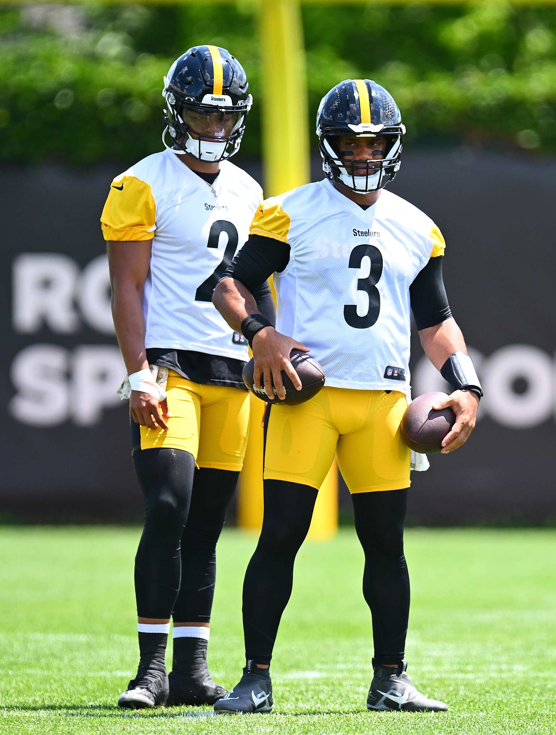 Pittsburgh Steelers quarterbacks Justin Fields (2) and Russell Wilson (3)