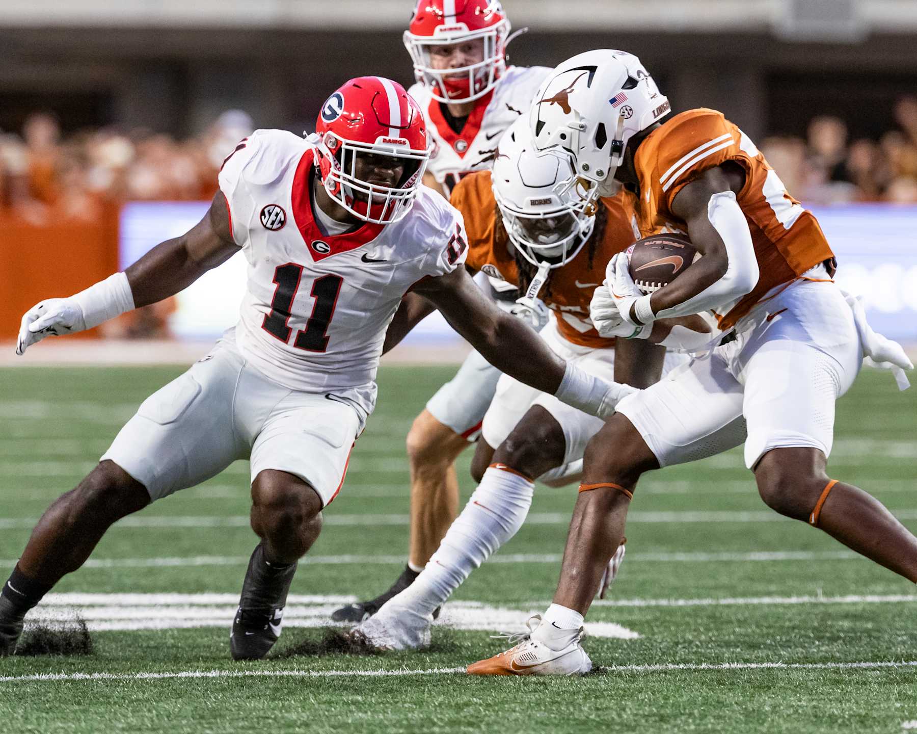 AUSTIN, TEXAS - OCTOBER 19: Quintrevion Wisner #26 of the Texas Longhorns is stopped by Jalon Walker #11 of the Georgia Bulldogs during a game between the Georgia Bulldogs and the Texas Longhorns at Darrell K Royal-Texas Memorial Stadium on October 19, 2024 in Austin, Texas. (Photo by Steve Limentani/ISI Photos/Getty Images)