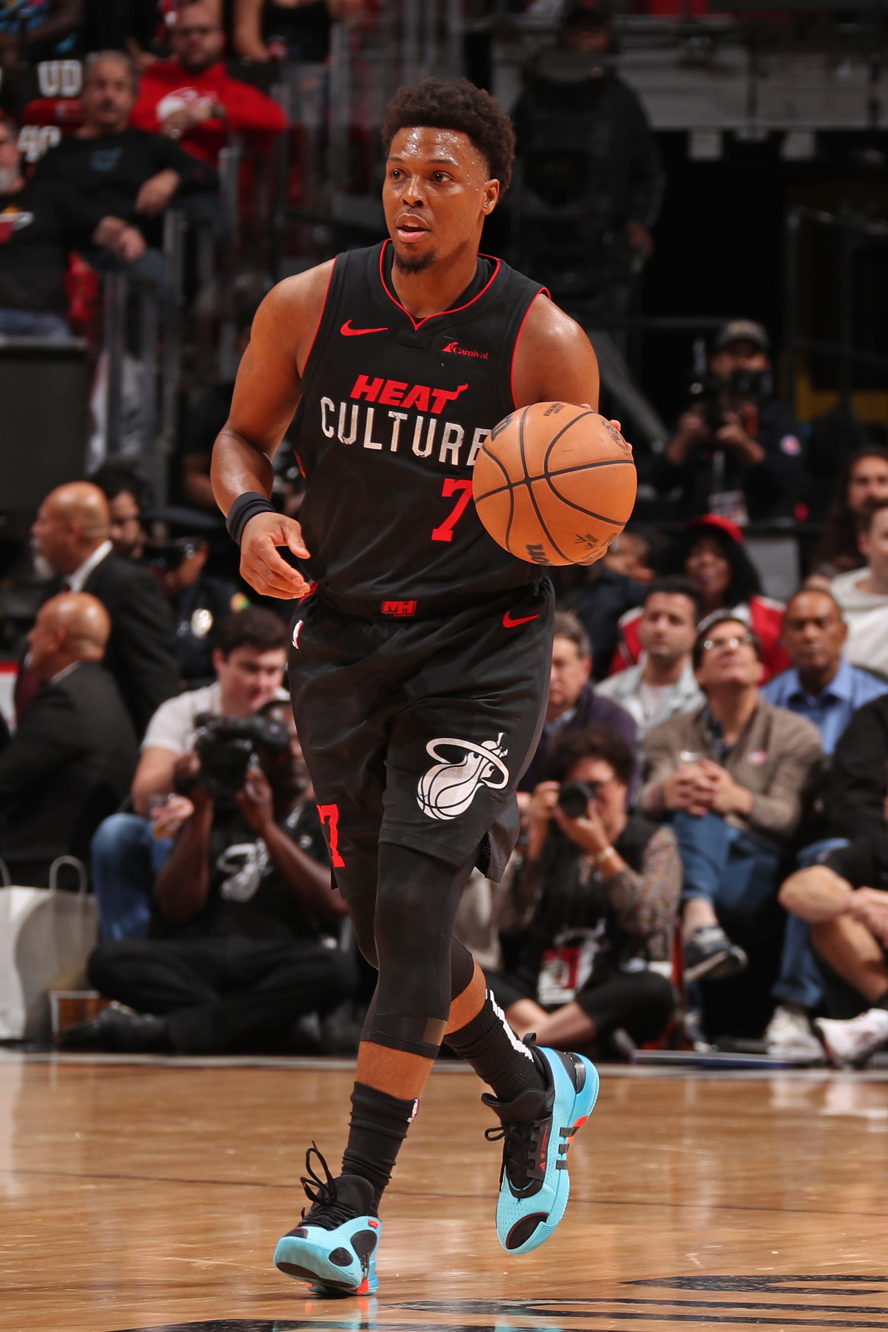 MIAMI, FL - JANUARY 19: Kyle Lowry #7 of the Miami Heat brings the ball up court during the game against the Atlanta Hawks on January 19, 2024 at Kaseya Center in Miami, Florida. NOTE TO USER: User expressly acknowledges and agrees that, by downloading and or using this Photograph, user is consenting to the terms and conditions of the Getty Images License Agreement. Mandatory Copyright Notice: Copyright 2024 NBAE (Photo by Issac Baldizon/NBAE via Getty Images)