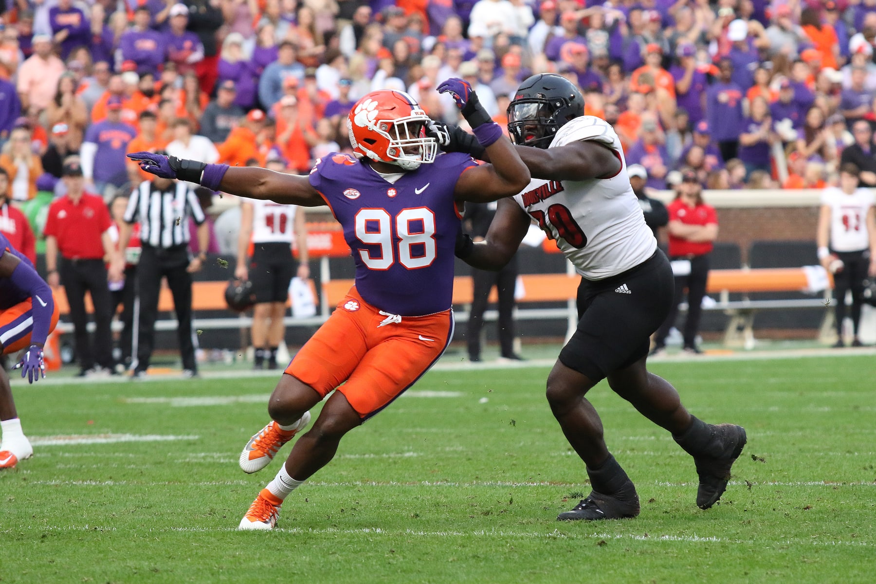 CLEMSON, SC - NOVEMBER 12: Clemson Tigers defensive end Myles Murphy (98) during a college football game between the Louisville Cardinals and the Clemson Tigers on November 12, 2022, at Clemson Memorial Stadium in Clemson, S.C. (Photo by John Byrum/Icon Sportswire via Getty Images)