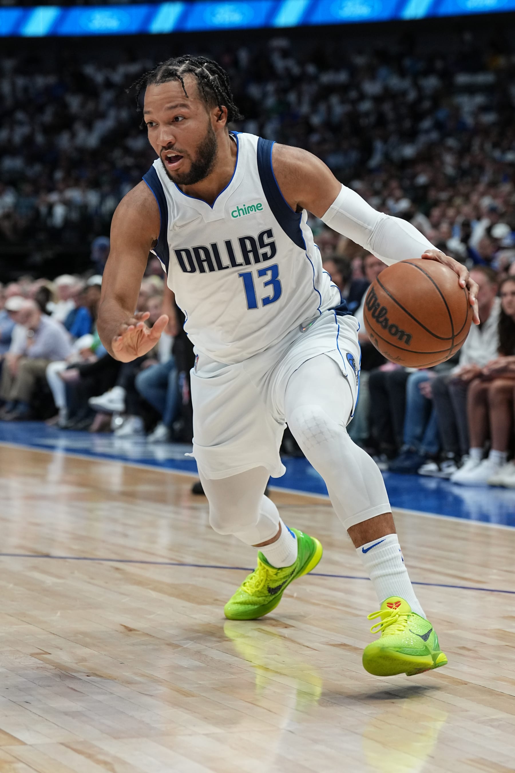 DALLAS, TX - MAY 24: Jalen Brunson #13 of the Dallas Mavericks dribbles the ball during Game 4 of the 2022 NBA Playoffs Western Conference Finals against the Golden State Warriors on May 24, 2022 at the American Airlines Center in Dallas, Texas. NOTE TO USER: User expressly acknowledges and agrees that, by downloading and or using this photograph, User is consenting to the terms and conditions of the Getty Images License Agreement. Mandatory Copyright Notice: Copyright 2022 NBAE (Photo by Glenn James/NBAE via Getty Images)