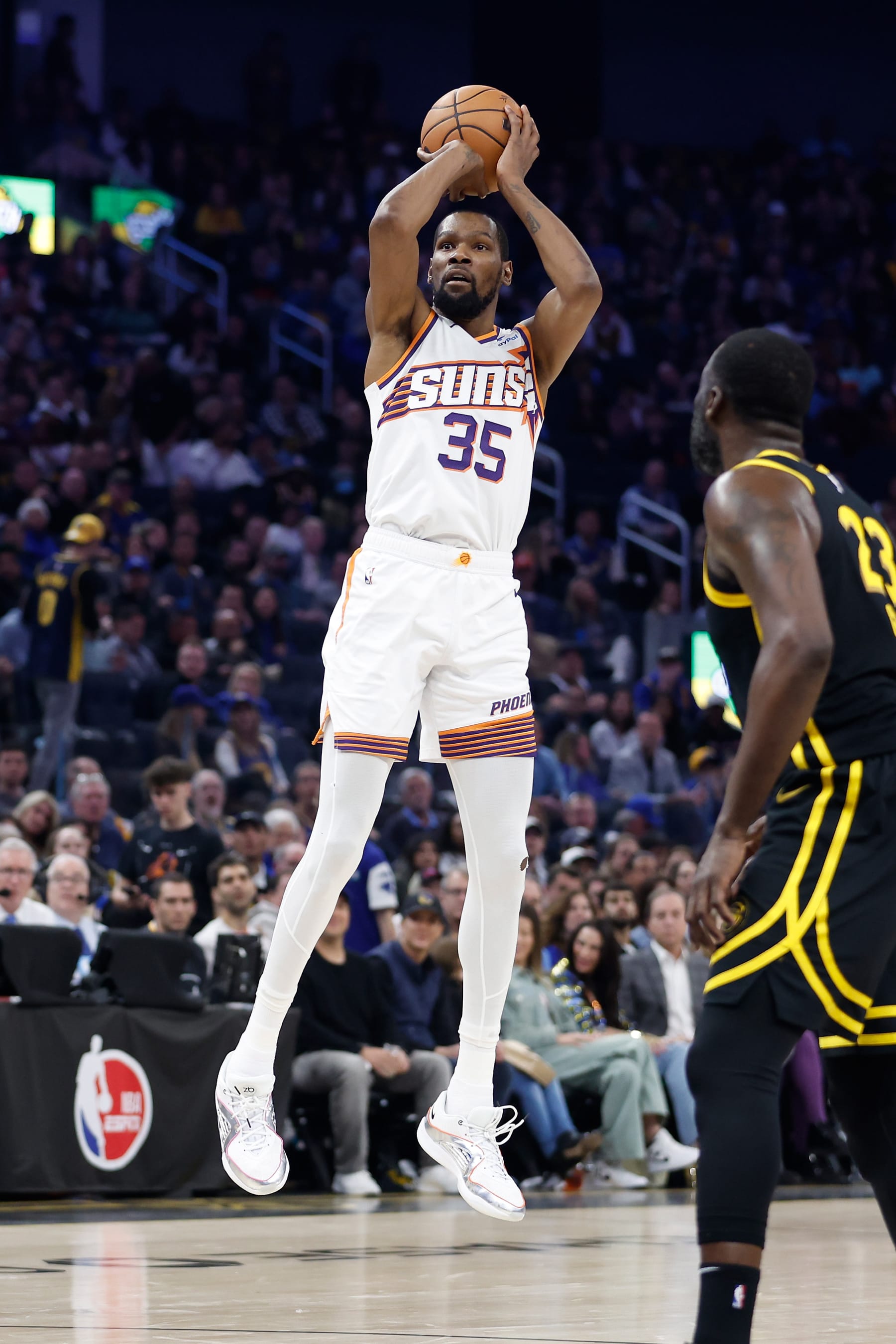 SAN FRANCISCO, CALIFORNIA - FEBRUARY 10: Kevin Durant #35 of the Phoenix Suns shoots the ball in the second quarter against the Golden State Warriors at Chase Center on February 10, 2024 in San Francisco, California. NOTE TO USER: User expressly acknowledges and agrees that, by downloading and or using this photograph, User is consenting to the terms and conditions of the Getty Images License Agreement. (Photo by Lachlan Cunningham/Getty Images)