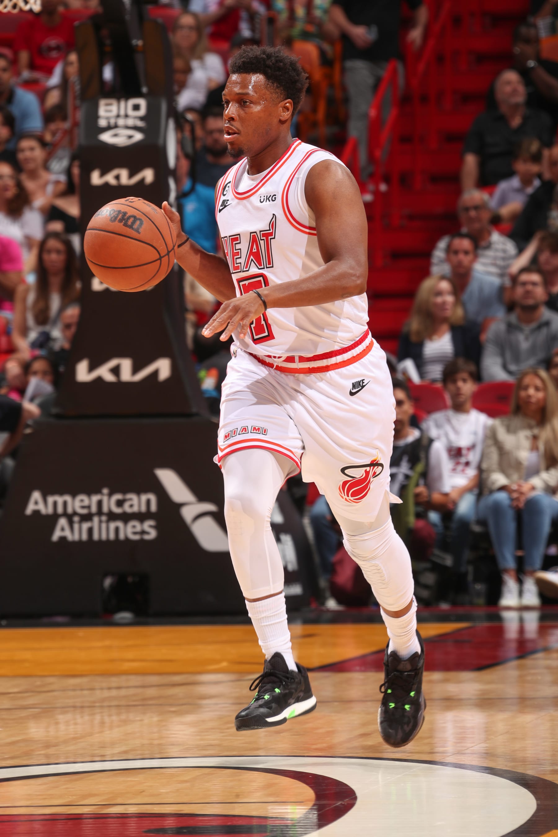 MIAMI, FL - APRIL 9:  Kyle Lowry #7 of the Miami Heat goes to the basket during the game on April 9, 2023 at FTX Arena in Miami, Florida. NOTE TO USER: User expressly acknowledges and agrees that, by downloading and or using this Photograph, user is consenting to the terms and conditions of the Getty Images License Agreement. Mandatory Copyright Notice: Copyright 2023 NBAE (Photo by Issac Baldizon/NBAE via Getty Images)
