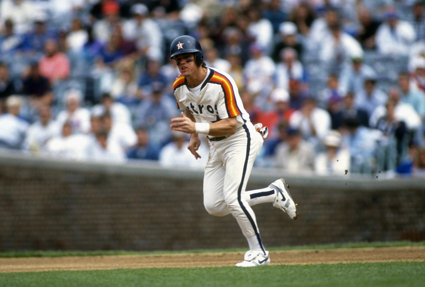 CHICAGO, IL - CIRCA 1992: Craig Biggio #7 of the Houston Astros runs the bases against the Chicago Cubs during an Major League Baseball game circa 1992 at Wrigley Field in Chicago, Illinois. Biggio played for the Astros from 1988-2007. (Photo by Focus on Sport/Getty Images)