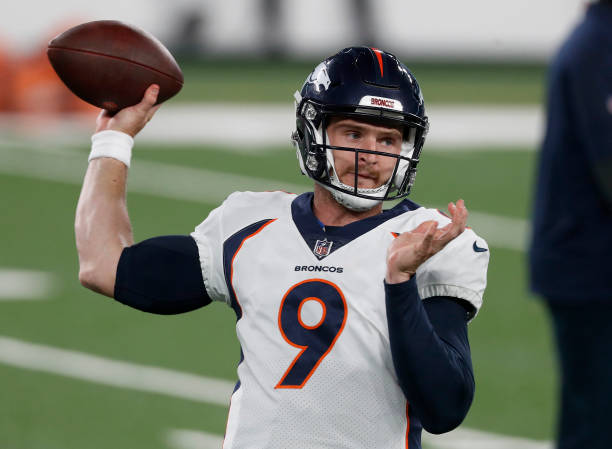 EAST RUTHERFORD, NEW JERSEY - OCTOBER 01: (NEW YORK DAILIES OUT)  Jeff Driskel #9 of the Denver Broncos warms up before a game against the New York Jets at MetLife Stadium on October 01, 2020 in East Rutherford, New Jersey. The Broncos defeated the Jets 37-28. (Photo by Jim McIsaac/Getty Images)