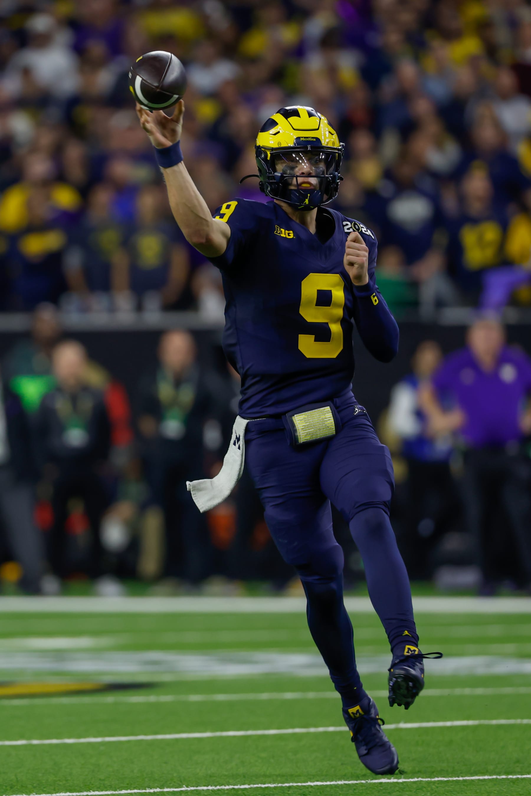 HOUSTON, TX - JANUARY 08: Michigan Wolverines quarterback J.J. McCarthy (9) passes the ball during the CFP National Championship game Michigan Wolverines and Washington Huskies on January 8, 2024, at NRG Stadium in Houston, Texas. (Photo by David Buono/Icon Sportswire via Getty Images)