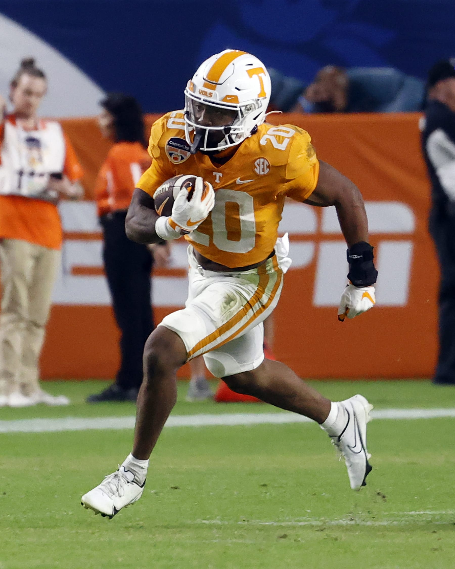 MIAMI GARDENS, FL - DECEMBER 30: Jaylen Wright #20 of the Tennessee Volunteers runs with the ball against the Clemson Tigers during the Capital One Orange Bowl on December 30, 2022 at Hard Rock Stadium in Miami Gardens, Florida. (Photo by Joel Auerbach/Getty Images)