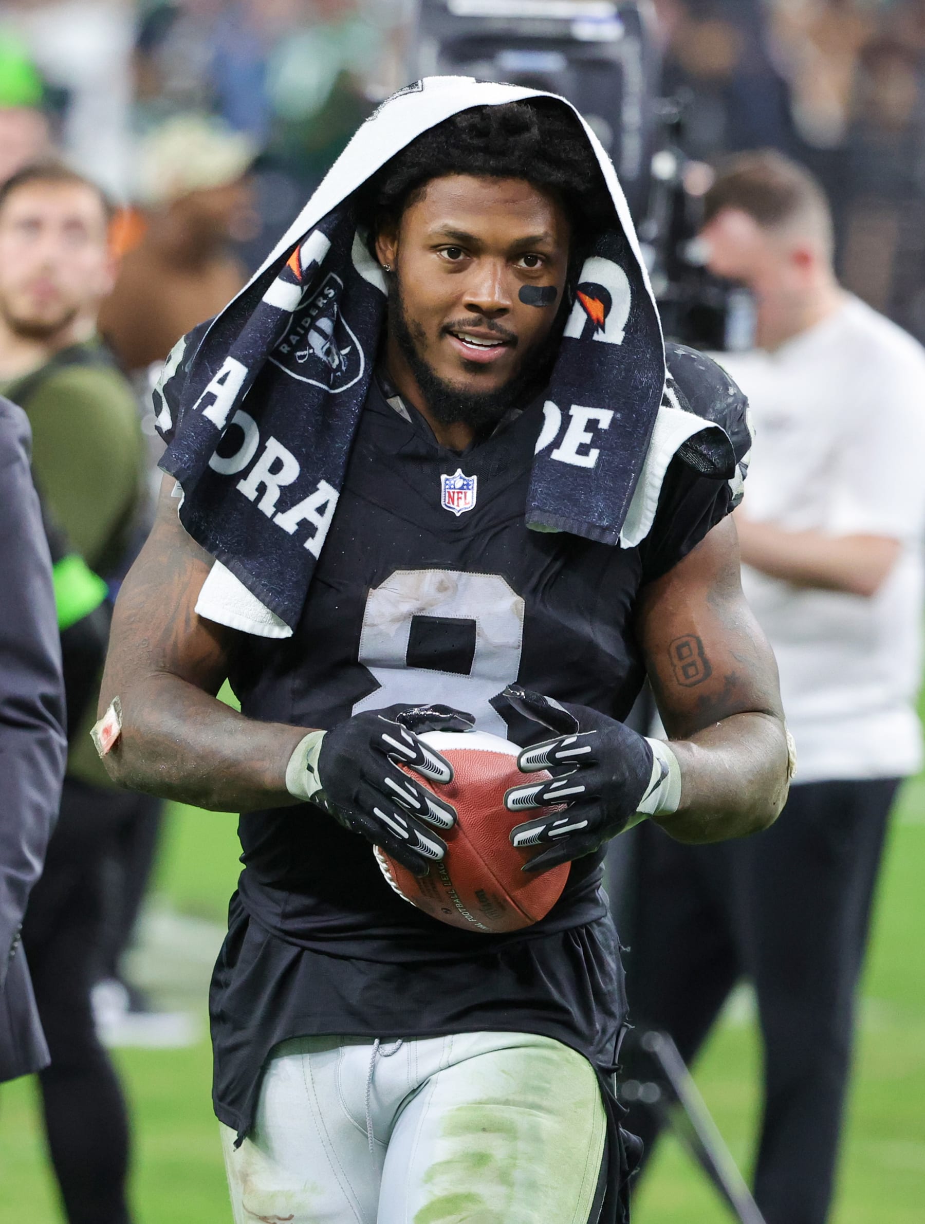 LAS VEGAS, NEVADA - NOVEMBER 12: Running back Josh Jacobs #8 of the Las Vegas Raiders leaves the field after the Raiders' 16-12 victory over the New York Jets at Allegiant Stadium on November 12, 2023 in Las Vegas, Nevada. (Photo by Ethan Miller/Getty Images)