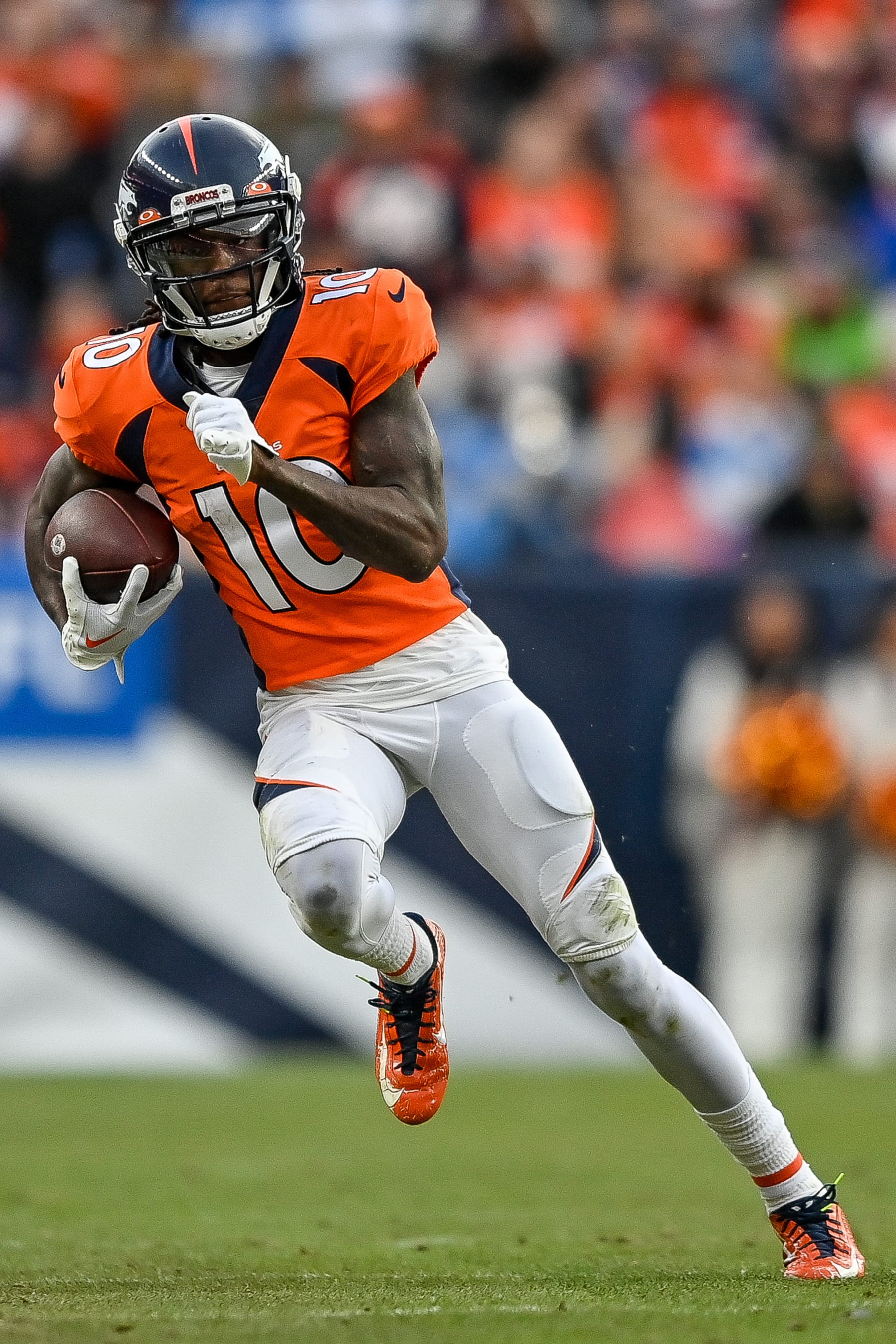 DENVER, CO - JANUARY 8: Denver Broncos wide receiver Jerry Jeudy (10) runs after a catch during a game between the Los Angeles Chargers and the Denver Broncos at Empower Field at Mile High on January 8, 2023 in Denver, Colorado. (Photo by Dustin Bradford/Icon Sportswire via Getty Images)