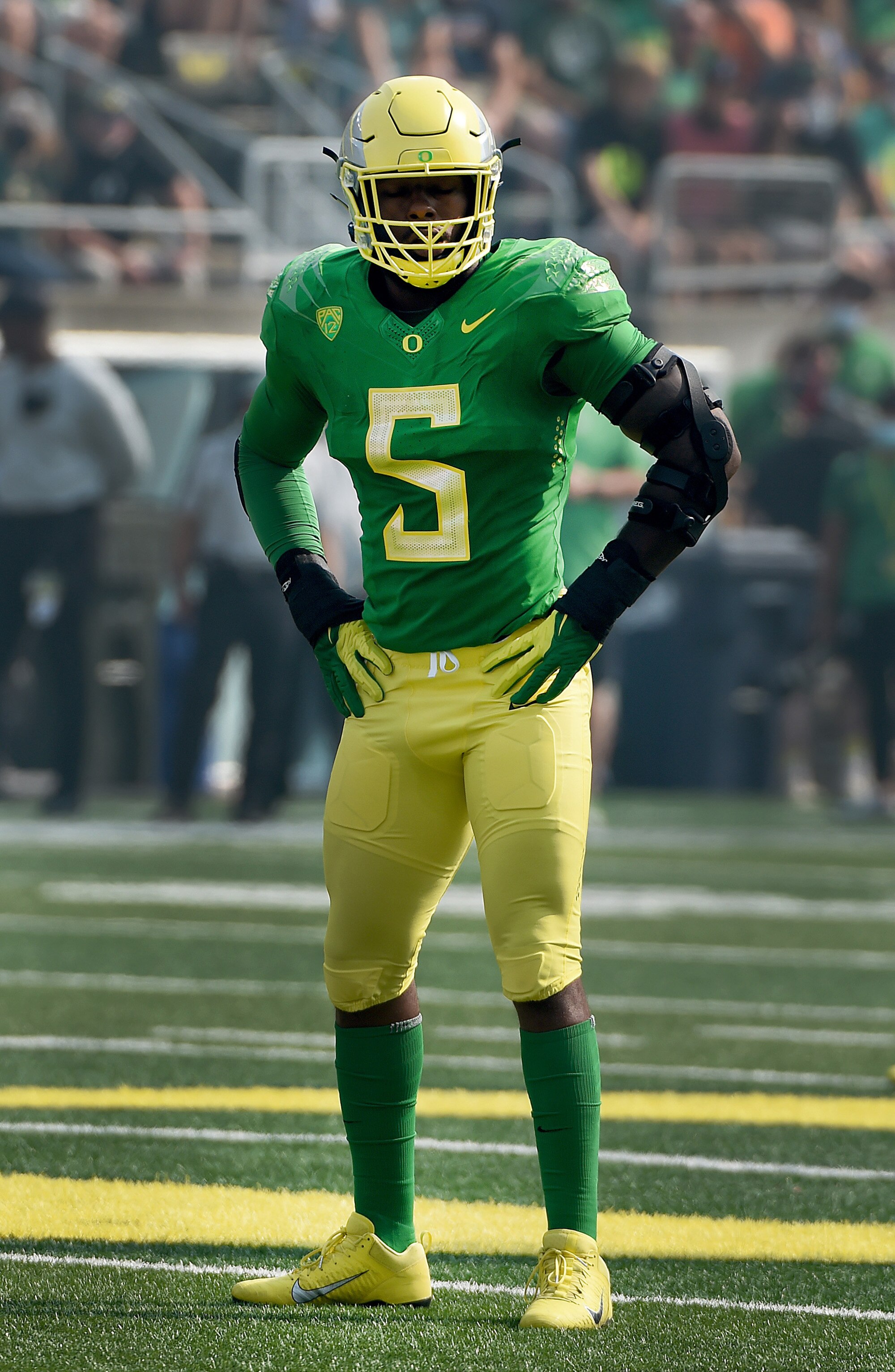 EUGENE, OREGON - SEPTEMBER 04: Defensive end Kayvon Thibodeaux #5 of the Oregon Ducks gets set at the line of scrimmage during the first quarter of the game against the Fresno State Bulldogs at Autzen Stadium on September 04, 2021 in Eugene, Oregon. Oregon won 31-24. (Photo by Steve Dykes/Getty Images)