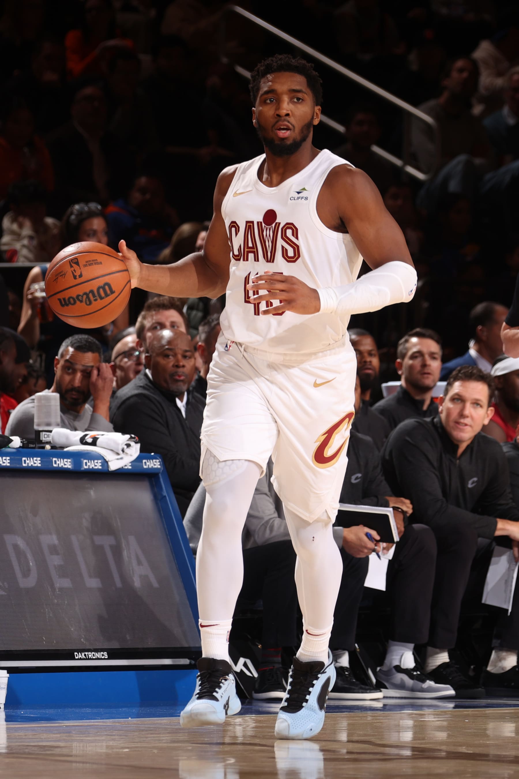 NEW YORK, NY - NOVEMBER 1: Donovan Mitchell #45 of the Cleveland Cavaliers handles the ball during the game against the New York Knicks on November 1, 2023 at Madison Square Garden in New York City, New York.  NOTE TO USER: User expressly acknowledges and agrees that, by downloading and or using this photograph, User is consenting to the terms and conditions of the Getty Images License Agreement. Mandatory Copyright Notice: Copyright 2023 NBAE  (Photo by Nathaniel S. Butler/NBAE via Getty Images)
