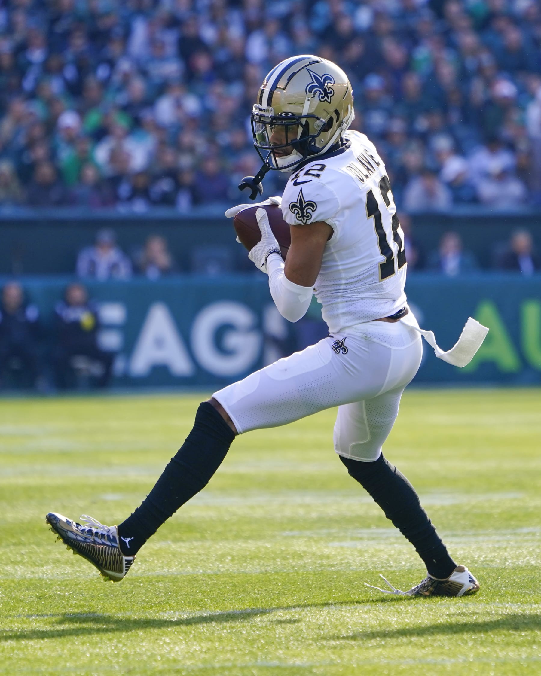 PHILADELPHIA, PA - JANUARY 01: New Orleans Saints Wide Receiver Chris Olave (12) makes a catch during the first half of the National Football League game between the New Orleans Saints and the Philadelphia Eagles on January 1, 2023, at Lincoln Financial Field in Philadelphia, PA. (Photo by Gregory Fisher/Icon Sportswire via Getty Images)