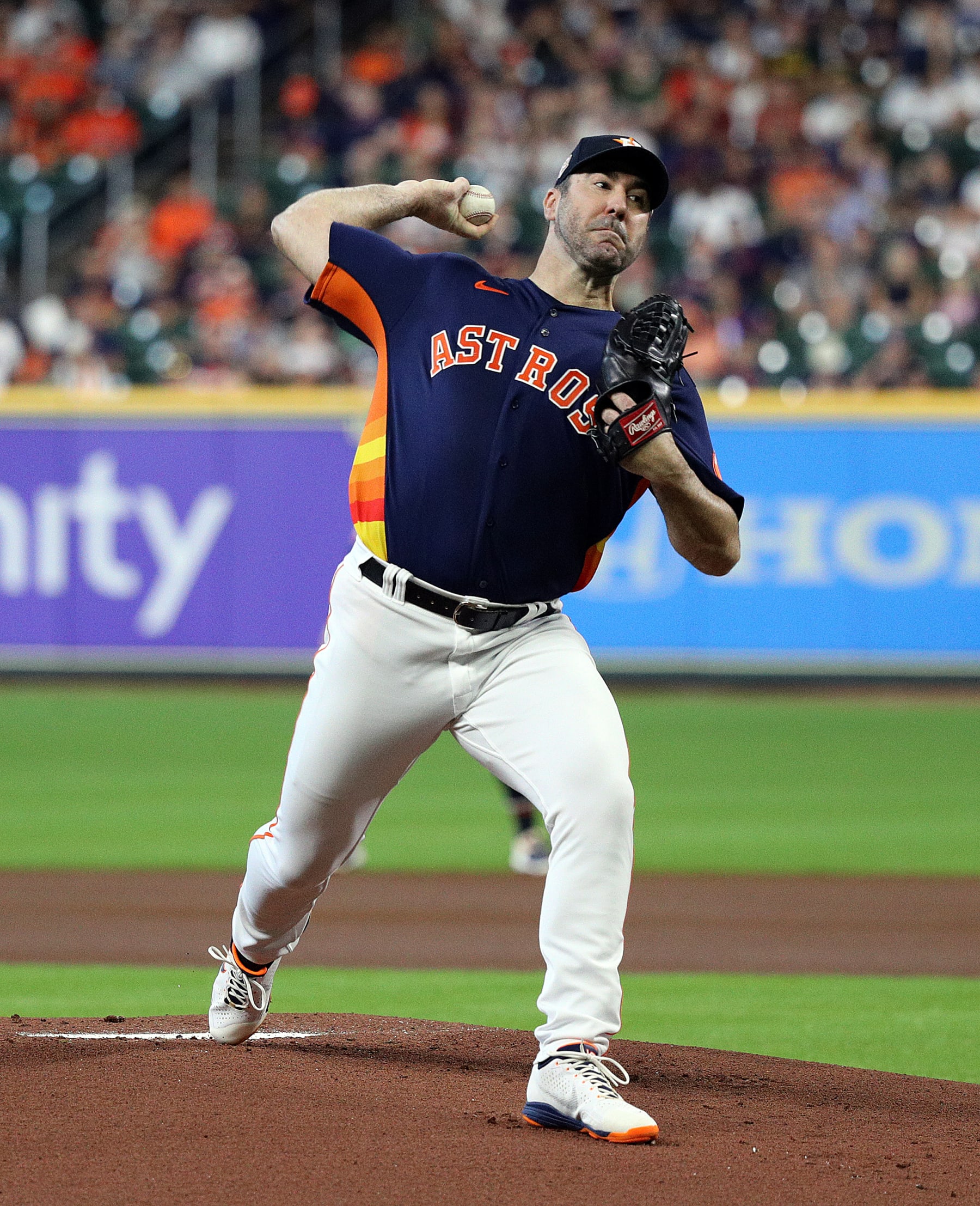 HOUSTON, TEXAS - AUGUST 28: Justin Verlander #35 of the Houston Astros pitches in the first inning against the Baltimore Orioles at Minute Maid Park on August 28, 2022 in Houston, Texas. (Photo by Bob Levey/Getty Images)
