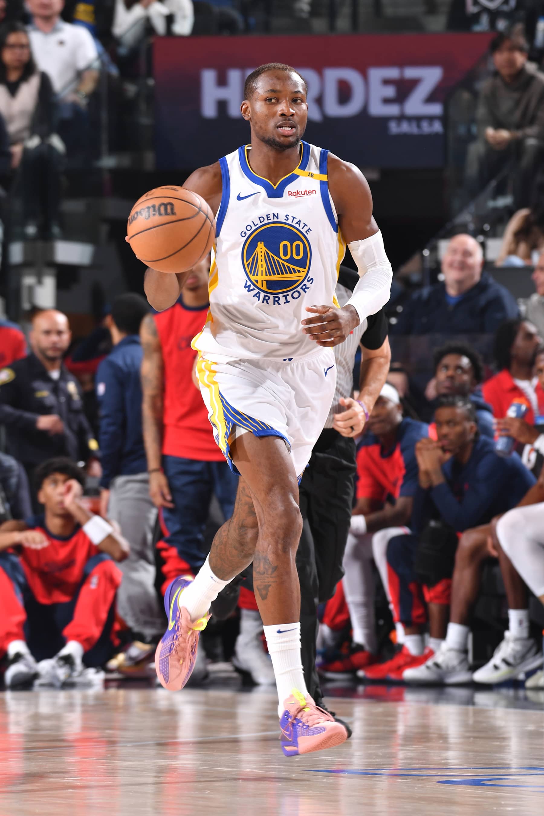 INGLEWOOD, CA - NOVEMBER 18: Jonathan Kuminga #00 of the Golden State Warriors dribbles the ball during the game against the LA Clippers on November 18, 2024 at Intuit Dome in Los Angeles, California. NOTE TO USER: User expressly acknowledges and agrees that, by downloading and/or using this Photograph, user is consenting to the terms and conditions of the Getty Images License Agreement. Mandatory Copyright Notice: Copyright 2024 NBAE (Photo by Juan Ocampo/NBAE via Getty Images)