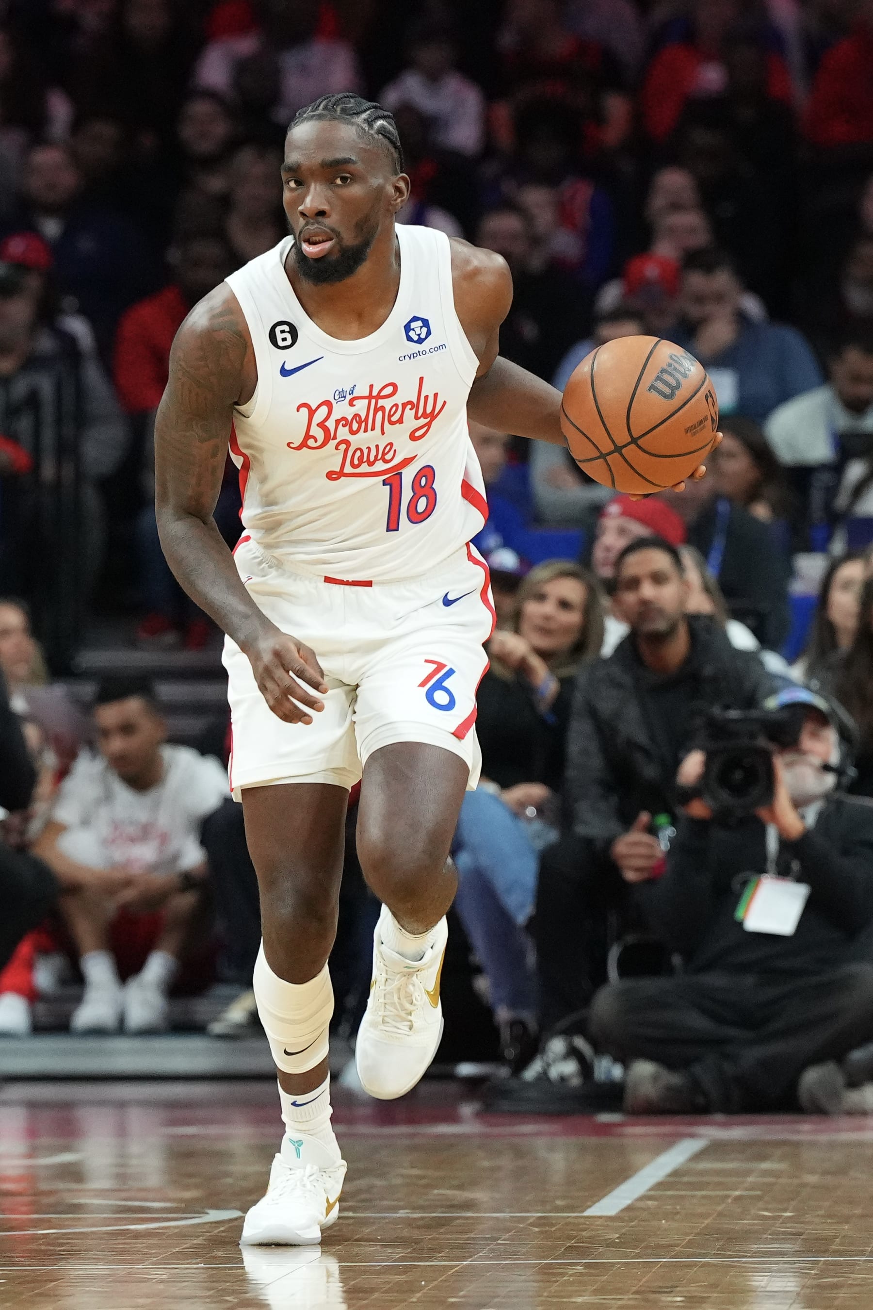 PHILADELPHIA, PA - NOVEMBER 19: Shake Milton #18 of the Philadelphia 76ers dribbles the ball against the Minnesota Timberwolves at the Wells Fargo Center on November 19, 2022 in Philadelphia, Pennsylvania. NOTE TO USER: User expressly acknowledges and agrees that, by downloading and or using this photograph, User is consenting to the terms and conditions of the Getty Images License Agreement. (Photo by Mitchell Leff/Getty Images)