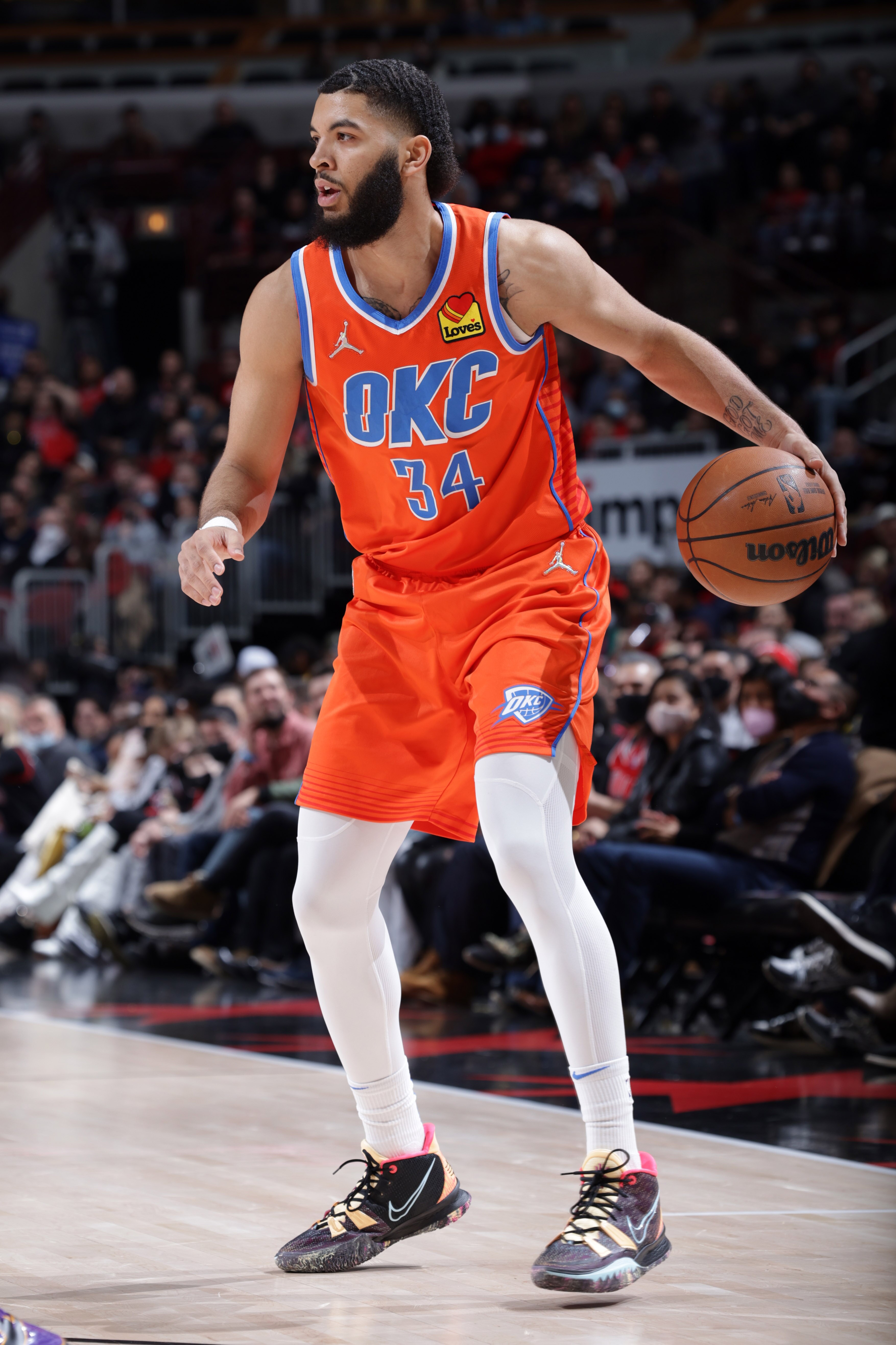 CHICAGO, IL - FEBRUARY 12: Kenrich Williams #34 of the Oklahoma City Thunder dribbles the ball during the game against the Chicago Bulls on February 12, 2022 at United Center in Chicago, Illinois. NOTE TO USER: User expressly acknowledges and agrees that, by downloading and or using this photograph, User is consenting to the terms and conditions of the Getty Images License Agreement. Mandatory Copyright Notice: Copyright 2022 NBAE (Photo by Jeff Haynes/NBAE via Getty Images)