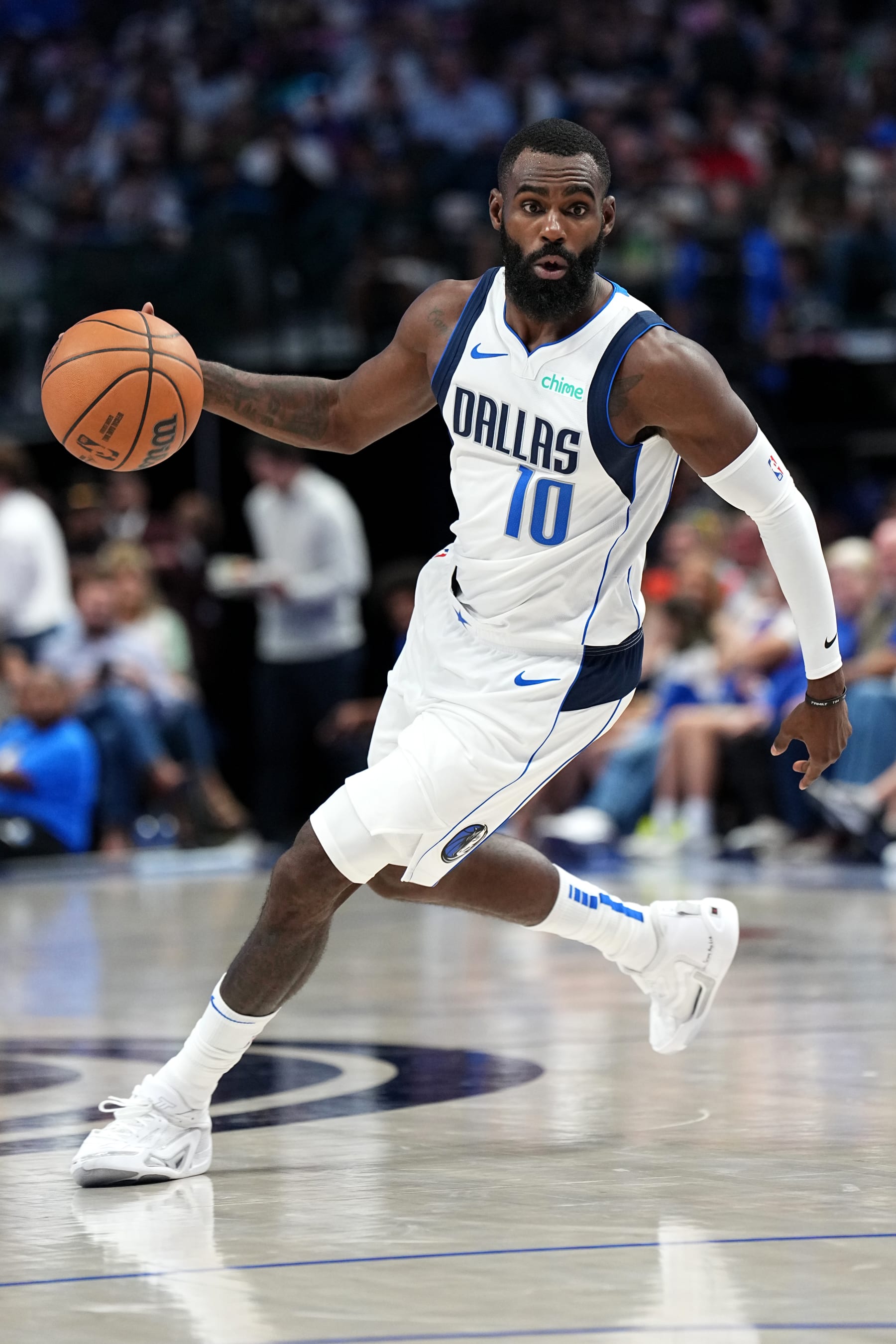DALLAS, TX - OCTOBER 20: Tim Hardaway Jr. #10 of the Dallas Mavericks dribbles the ball during the game against the Detroit Pistons on October 20, 2023 at the American Airlines Center in Dallas, Texas. NOTE TO USER: User expressly acknowledges and agrees that, by downloading and or using this photograph, User is consenting to the terms and conditions of the Getty Images License Agreement. Mandatory Copyright Notice: Copyright 2023 NBAE (Photo by Glenn James/NBAE via Getty Images)