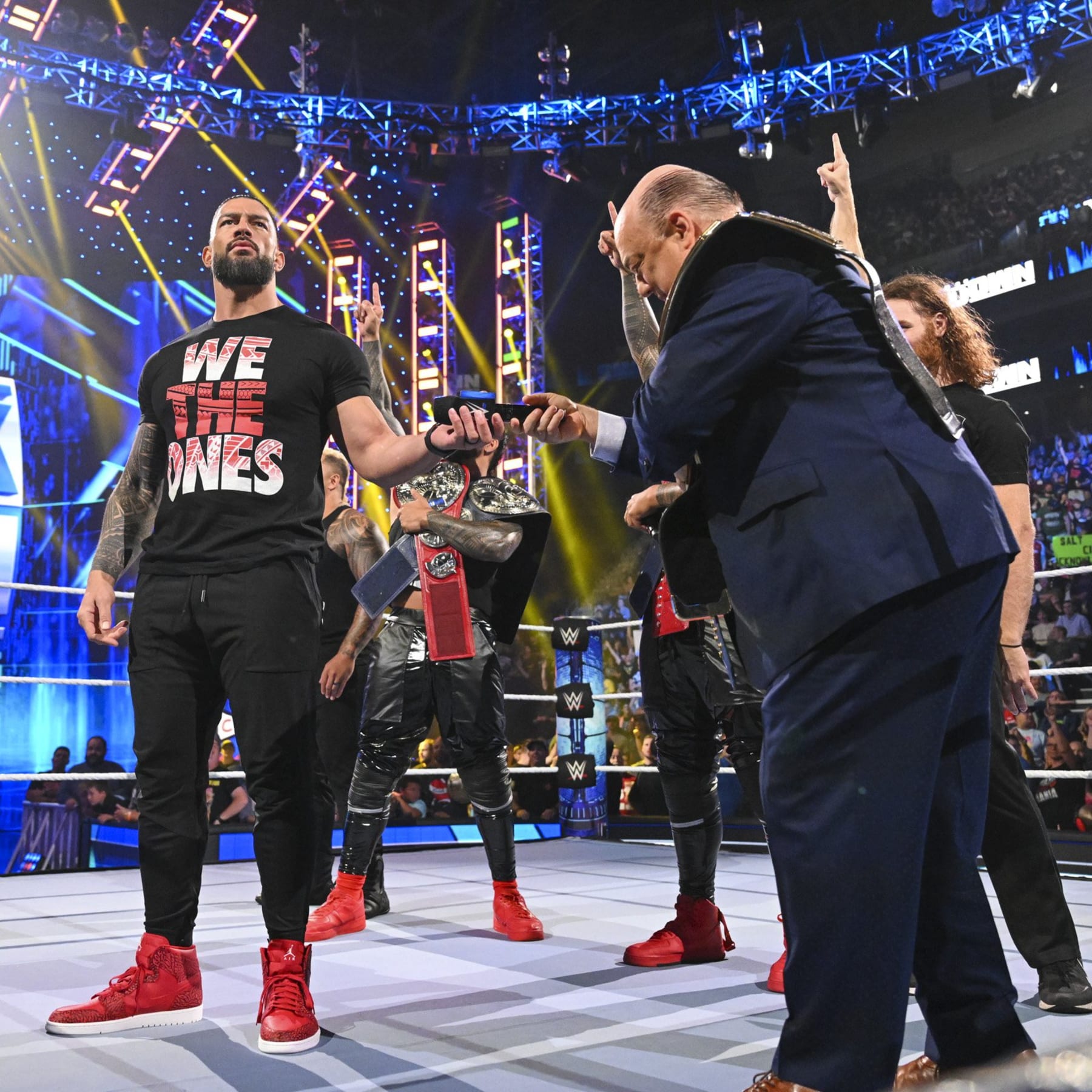 Roman Reigns returns to headline Friday's SmackDown