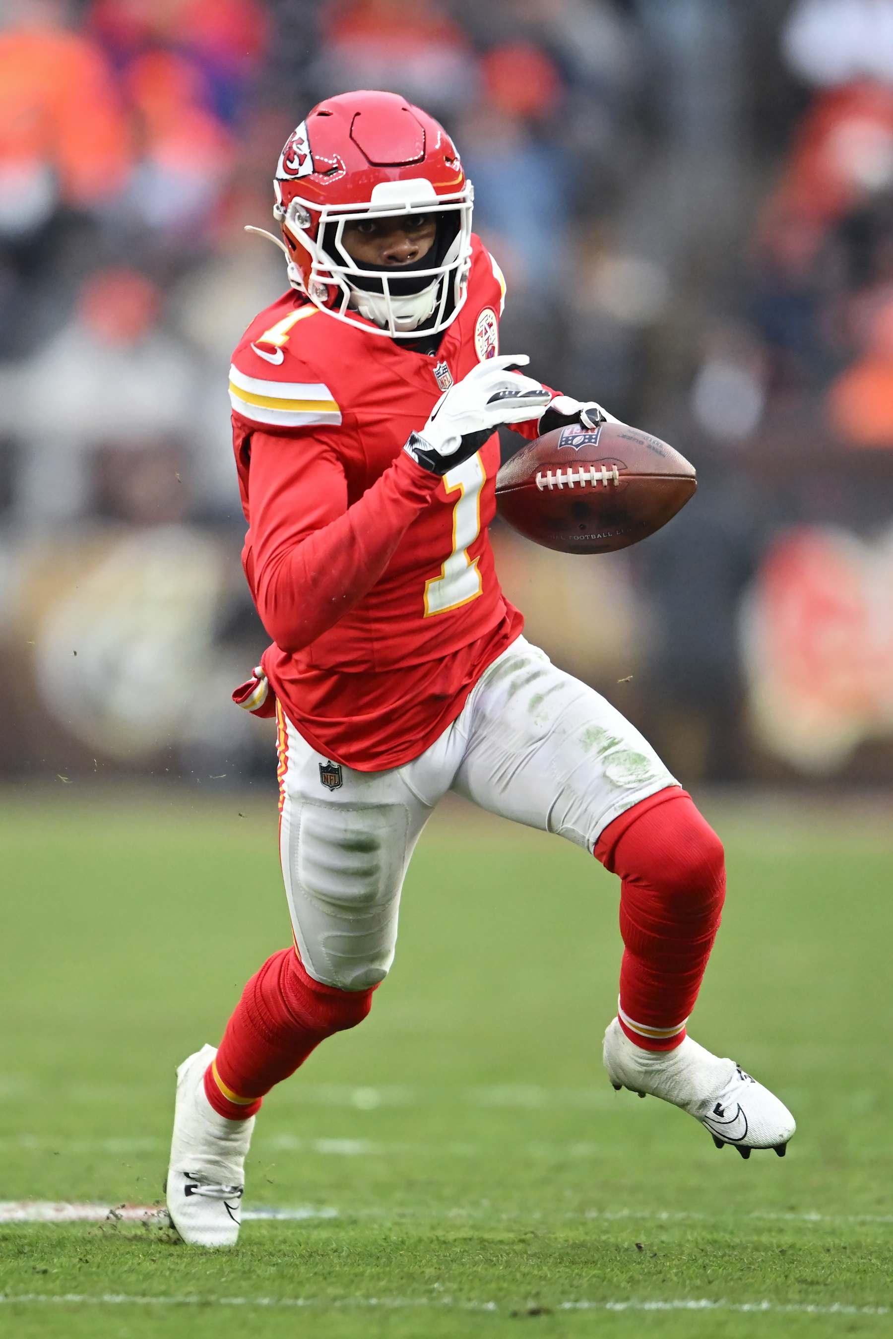 CLEVELAND, OHIO - DECEMBER 15: Xavier Worthy #1 of the Kansas City Chiefs carries the ball after a reception for a touchdown against the Cleveland Browns during the third quarter at Huntington Bank Field on December 15, 2024 in Cleveland, Ohio. (Photo by Nick Cammett/Getty Images)