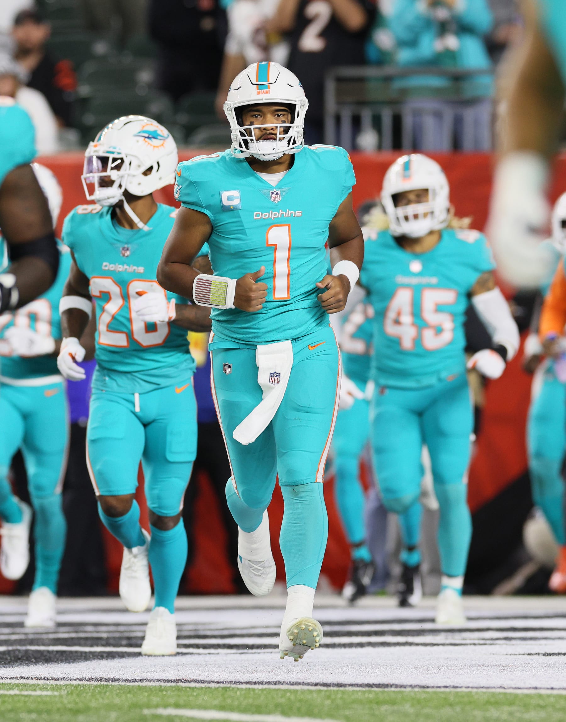 CINCINNATI, OHIO - SEPTEMBER 29:  Tua Tagovailoa #1 of the Miami Dolphins against the Cincinnati Bengals at Paul Brown Stadium on September 29, 2022 in Cincinnati, Ohio. (Photo by Andy Lyons/Getty Images)