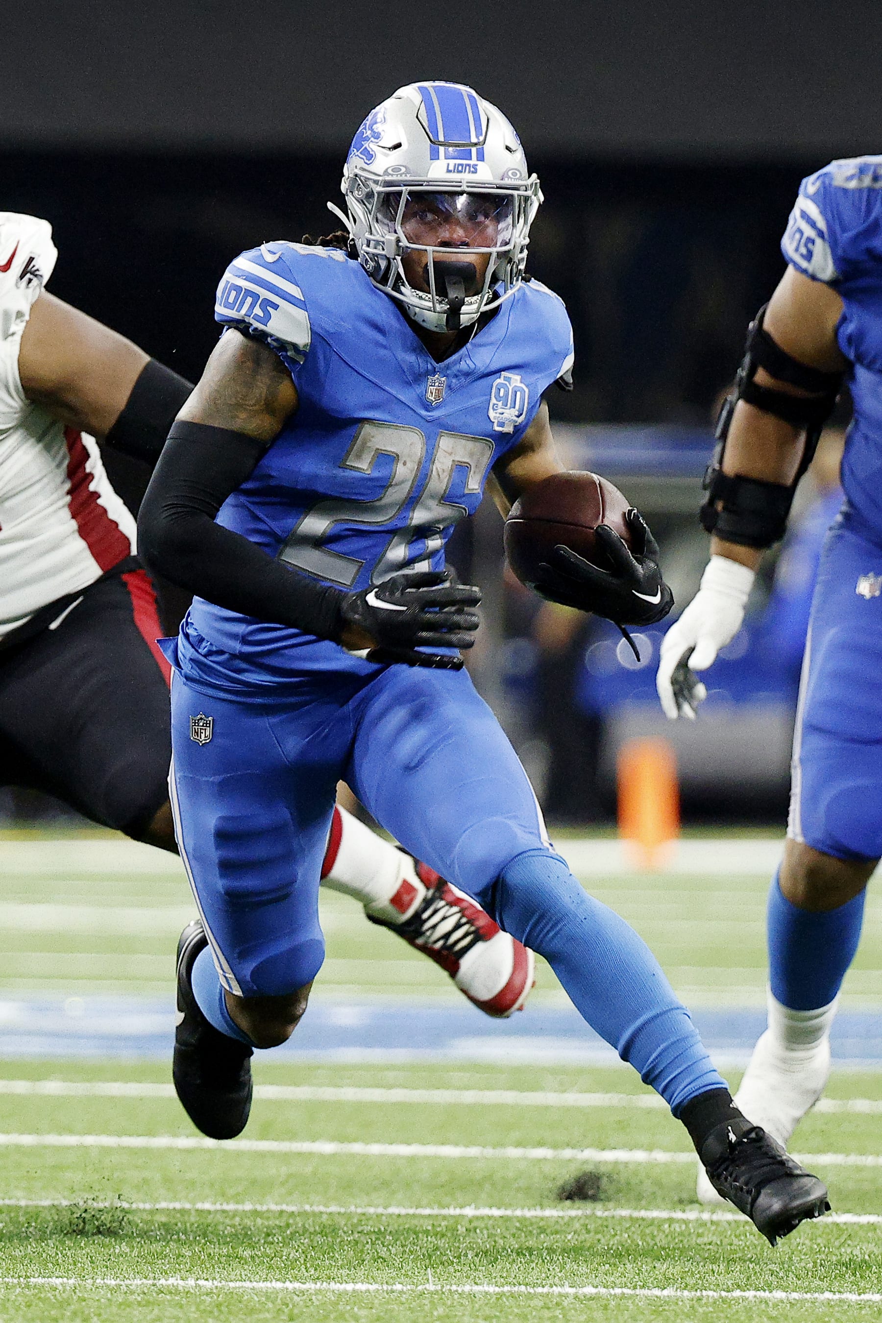 DETROIT, MICHIGAN - SEPTEMBER 24: Jahmyr Gibbs #26 of the Detroit Lions runs the ball up the field during a game against the Atlanta Falcons at Ford Field on September 24, 2023 in Detroit, Michigan. (Photo by Mike Mulholland/Getty Images)