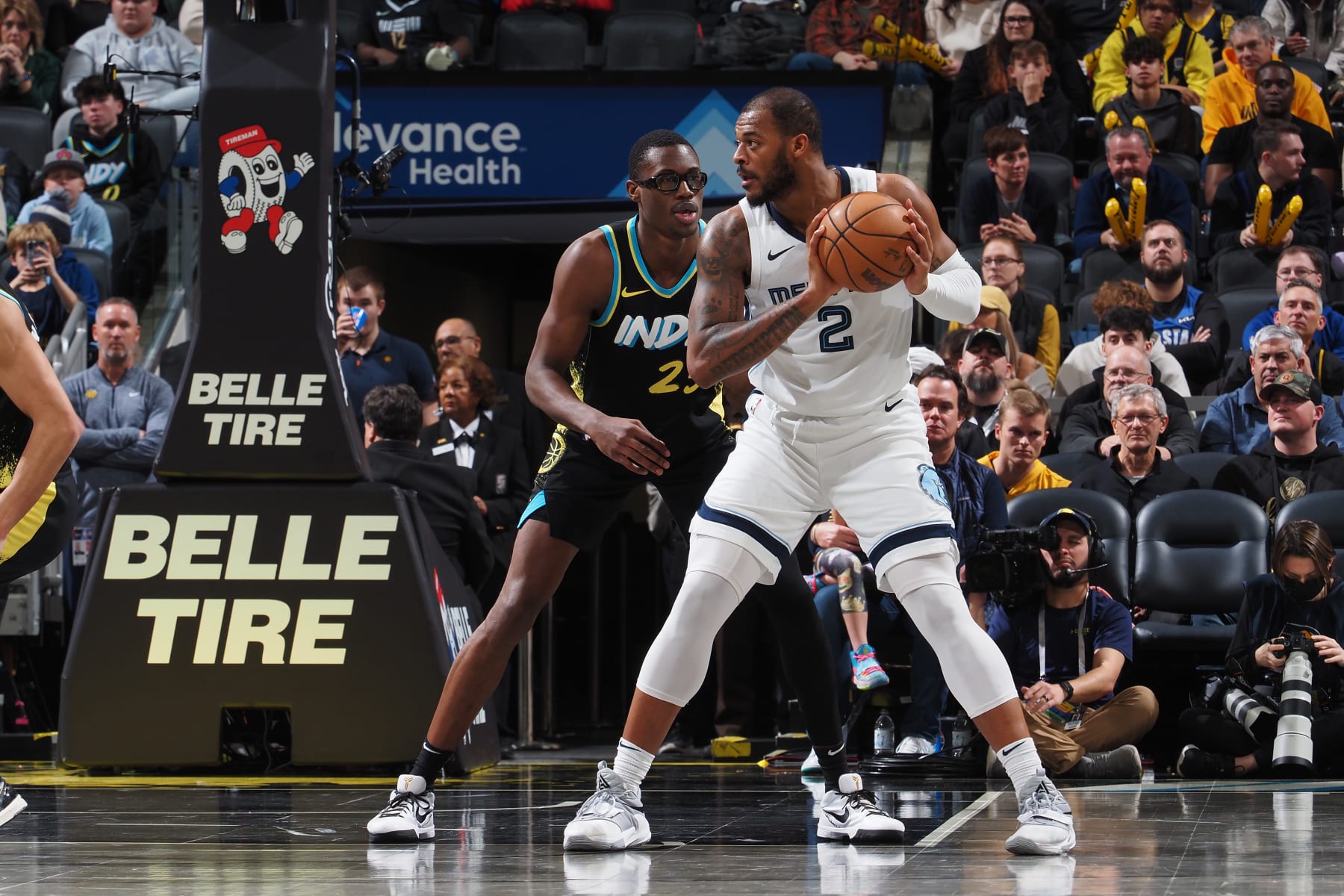 INDIANAPOLIS, IN - JANUARY 28: Xavier Tillman #2 of the Memphis Grizzlies handles the ball during the game against the Indiana Pacers on January 28, 2024 at Gainbridge Fieldhouse in Indianapolis, Indiana. NOTE TO USER: User expressly acknowledges and agrees that, by downloading and or using this Photograph, user is consenting to the terms and conditions of the Getty Images License Agreement. Mandatory Copyright Notice: Copyright 2024 NBAE (Photo by Ron Hoskins/NBAE via Getty Images)