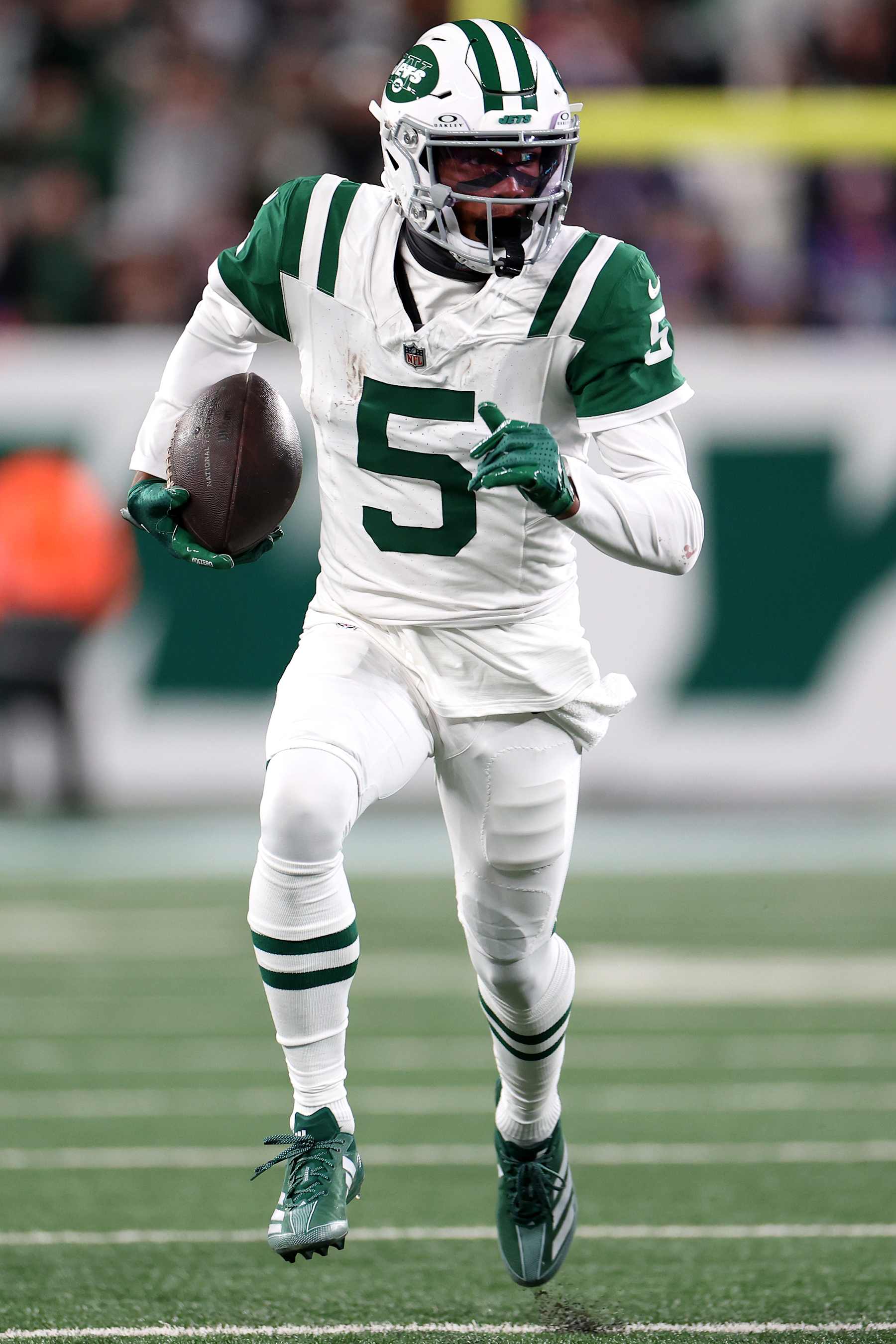 EAST RUTHERFORD, NEW JERSEY - OCTOBER 14: Garrett Wilson #5 of the New York Jets in action against the Buffalo Bills at MetLife Stadium on October 14, 2024 in East Rutherford, New Jersey. (Photo by Luke Hales/Getty Images)