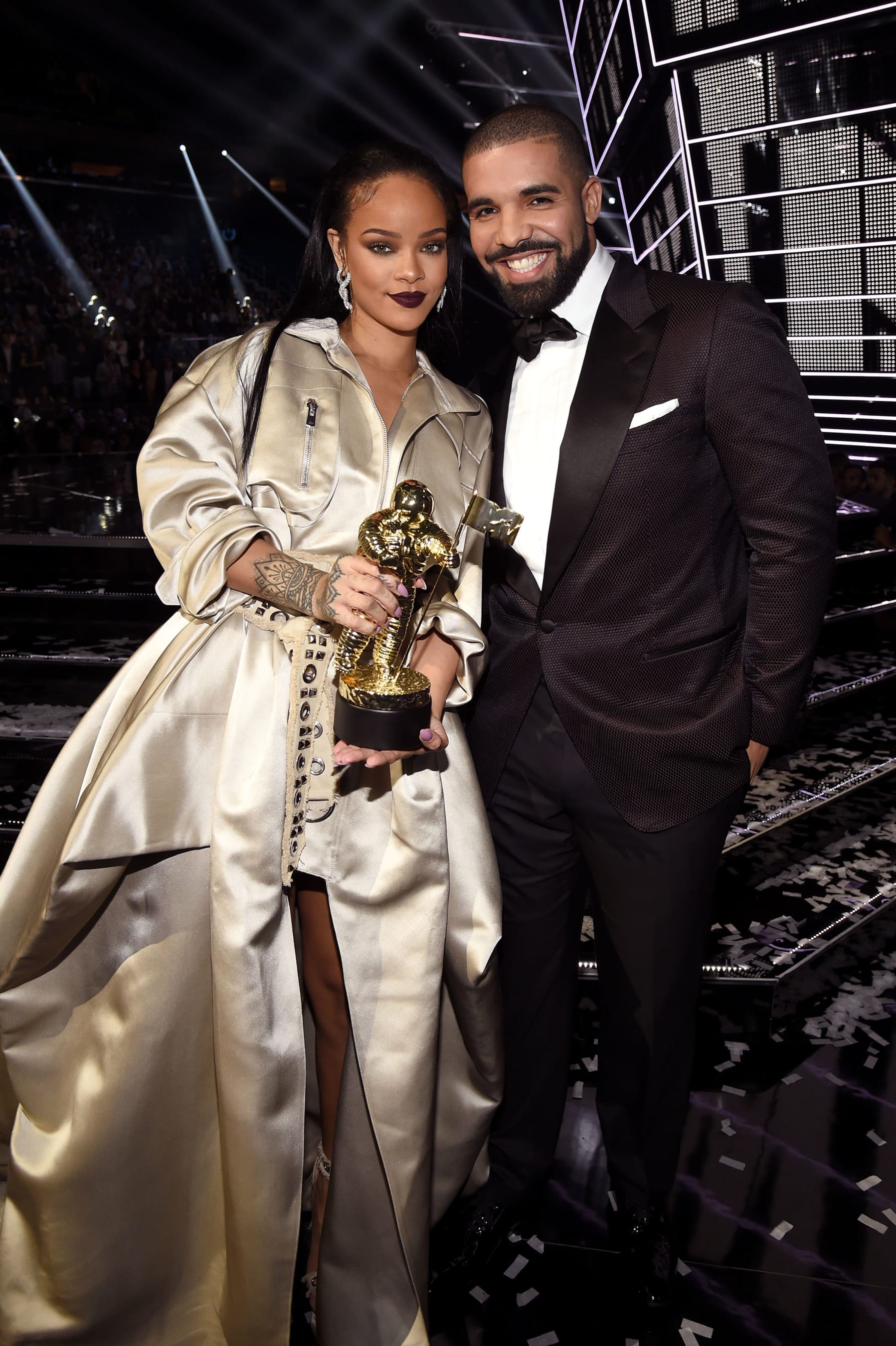 NEW YORK, NY - AUGUST 28:  Singer Rihanna (L) and rapper Drake pose onstage during the 2016 MTV Video Music Awards at Madison Square Garden on August 28, 2016 in New York City.  (Photo by Kevin Mazur/WireImage)