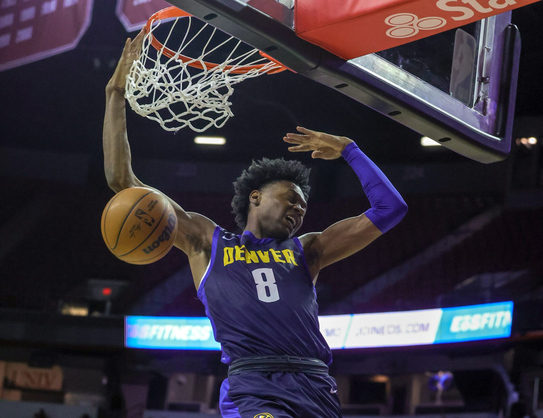 LAS VEGAS, NEVADA - JULY 07: Peyton Watson #8 of the Denver Nuggets dunks against the Milwaukee Bucks in the first half of a 2023 NBA Summer League game at the Thomas & Mack Center on July 07, 2023 in Las Vegas, Nevada. NOTE TO USER: User expressly acknowledges and agrees that, by downloading and or using this photograph, User is consenting to the terms and conditions of the Getty Images License Agreement. (Photo by Ethan Miller/Getty Images)