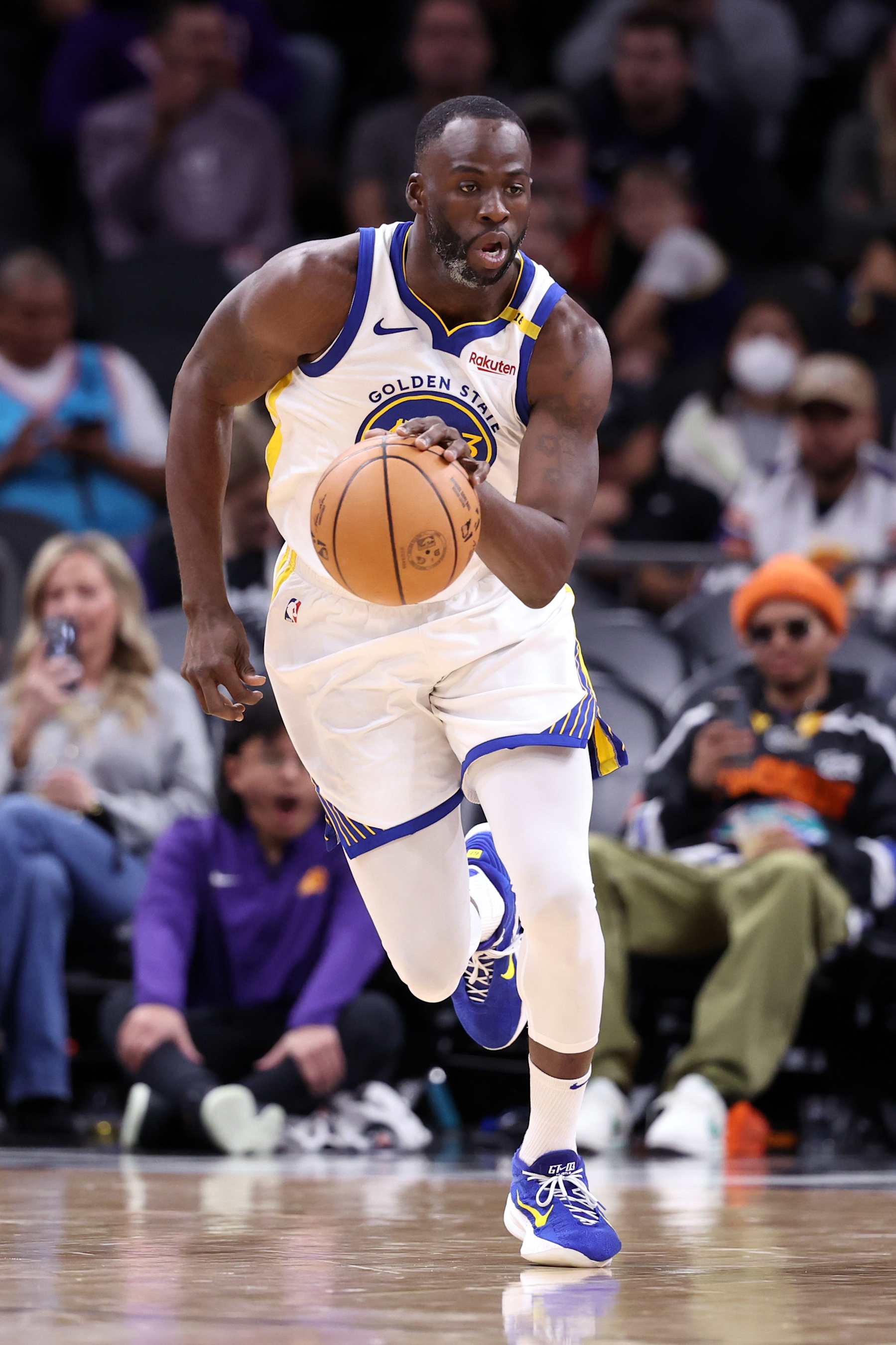 PHOENIX, ARIZONA - NOVEMBER 30: Draymond Green #23 of the Golden State Warriors controls the ball during the game against the Phoenix Suns at Footprint Center on November 30, 2024 in Phoenix, Arizona. The Suns defeated the Warriors 113-105. NOTE TO USER: User expressly acknowledges and agrees that, by downloading and or using this photograph, User is consenting to the terms and conditions of the Getty Images License Agreement.  (Photo by Chris Coduto/Getty Images)