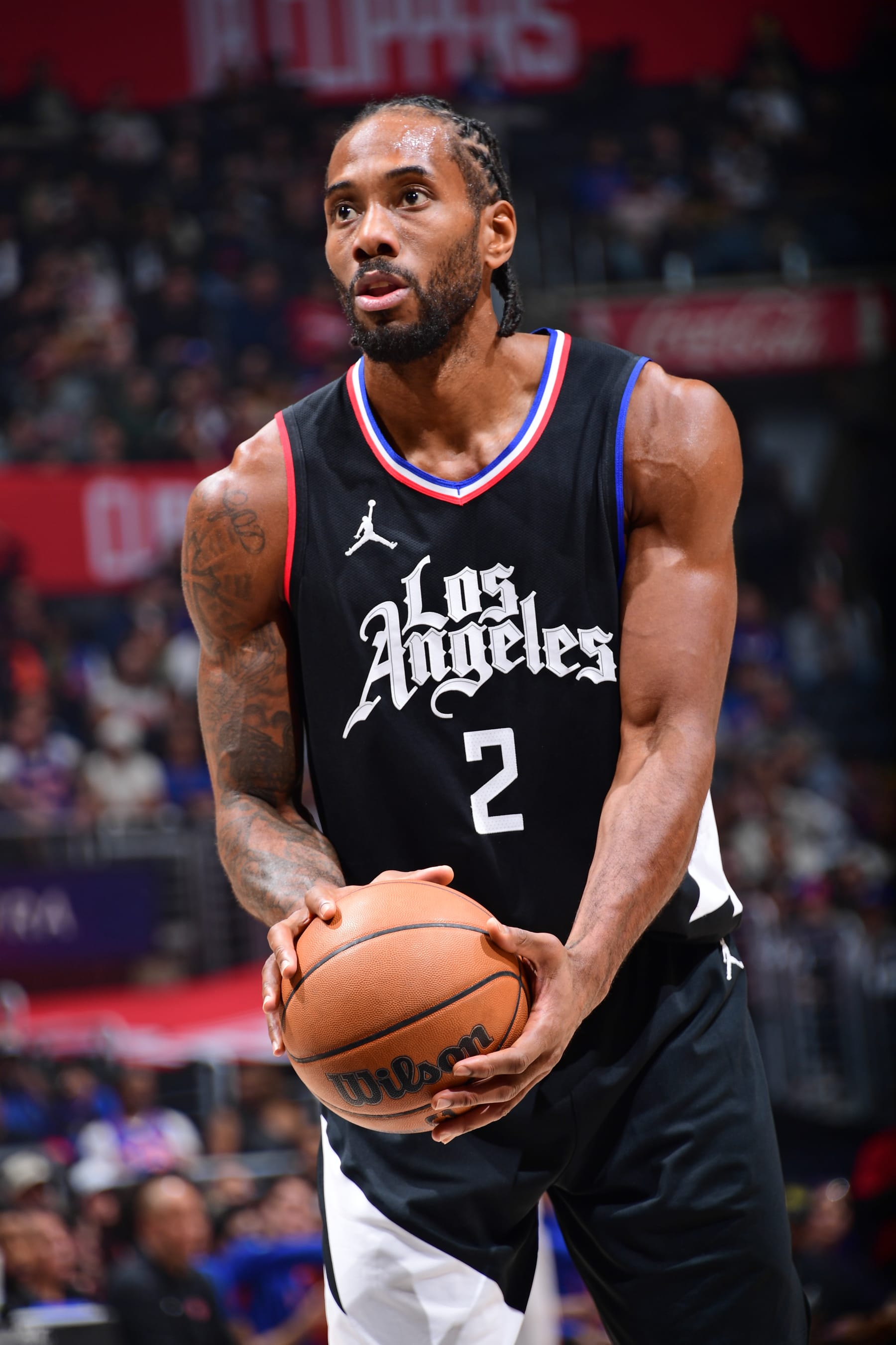 LOS ANGELES, CA - DECEMBER 16: Kawhi Leonard #2 of the LA Clippers shoots a free throw during the game against the New York Knicks on December 16, 2023 at Crypto.Com Arena in Los Angeles, California. NOTE TO USER: User expressly acknowledges and agrees that, by downloading and/or using this Photograph, user is consenting to the terms and conditions of the Getty Images License Agreement. Mandatory Copyright Notice: Copyright 2023 NBAE (Photo by Adam Pantozzi/NBAE via Getty Images)