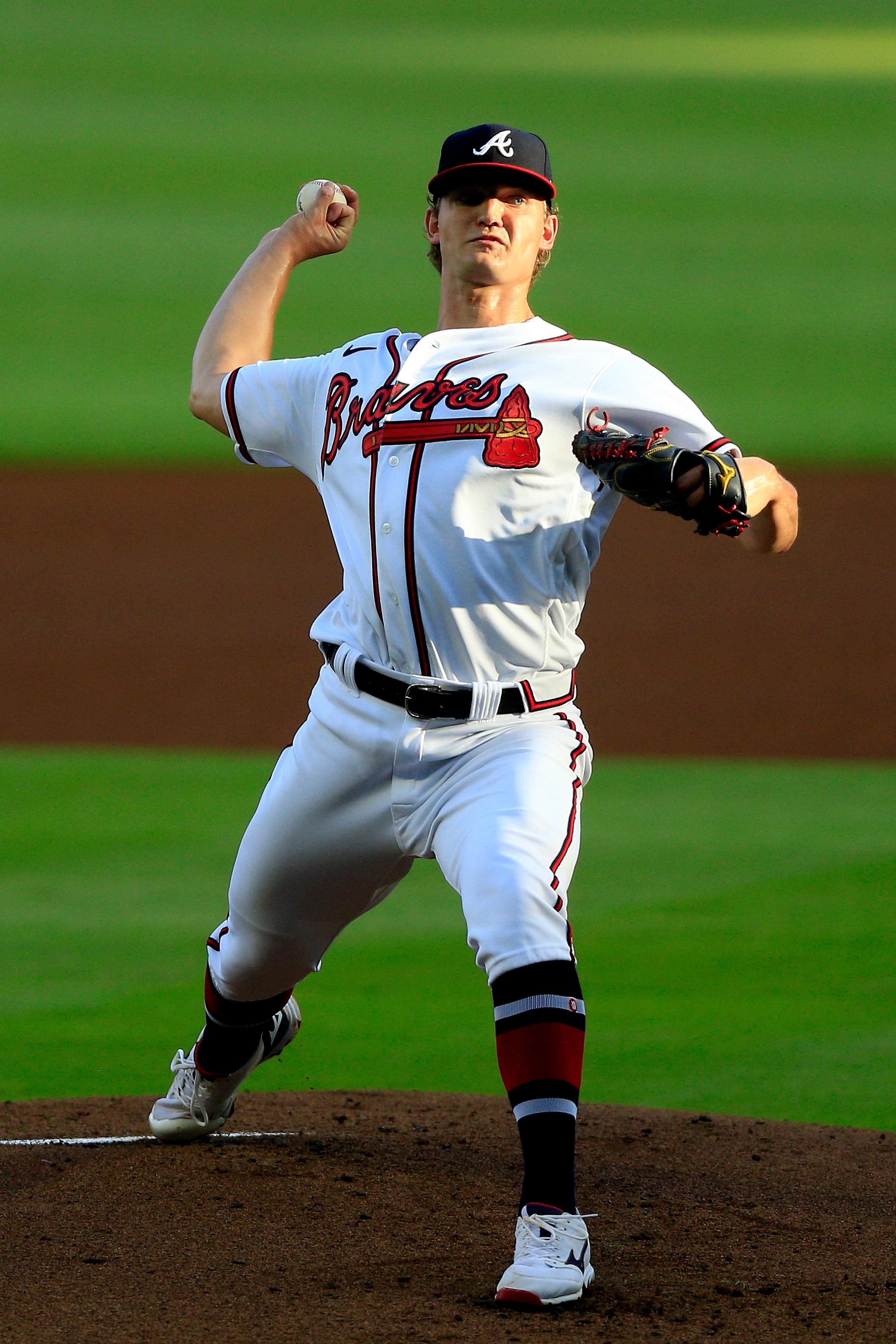ATLANTA, GA - AUGUST 03:  Atlanta Braves starting pitcher Mike Soroka (40) pitches in the evening light during the MLB game between the Atlanta Braves and the New York Mets on August 03, 2020 at Truist Park in Atlanta, Georgia.  (Photo by David J. Griffin/Icon Sportswire via Getty Images)