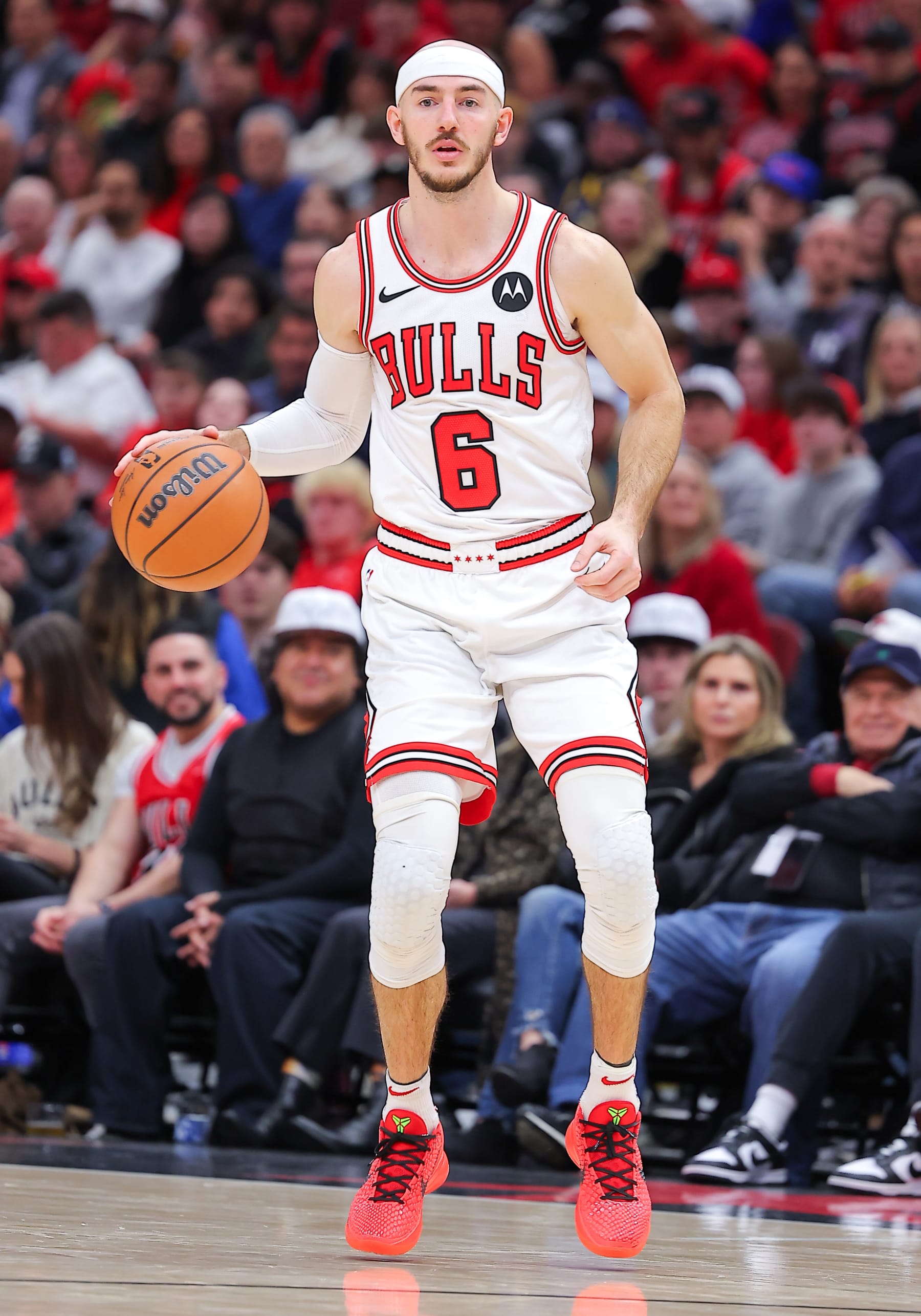 CHICAGO, IL - DECEMBER 28: Alex Caruso #6 of the Chicago Bulls during the second half against the Indiana Pacers at United Center on December 28, 2023 in Chicago, Illinois. (Photo by Melissa Tamez/Icon Sportswire via Getty Images)