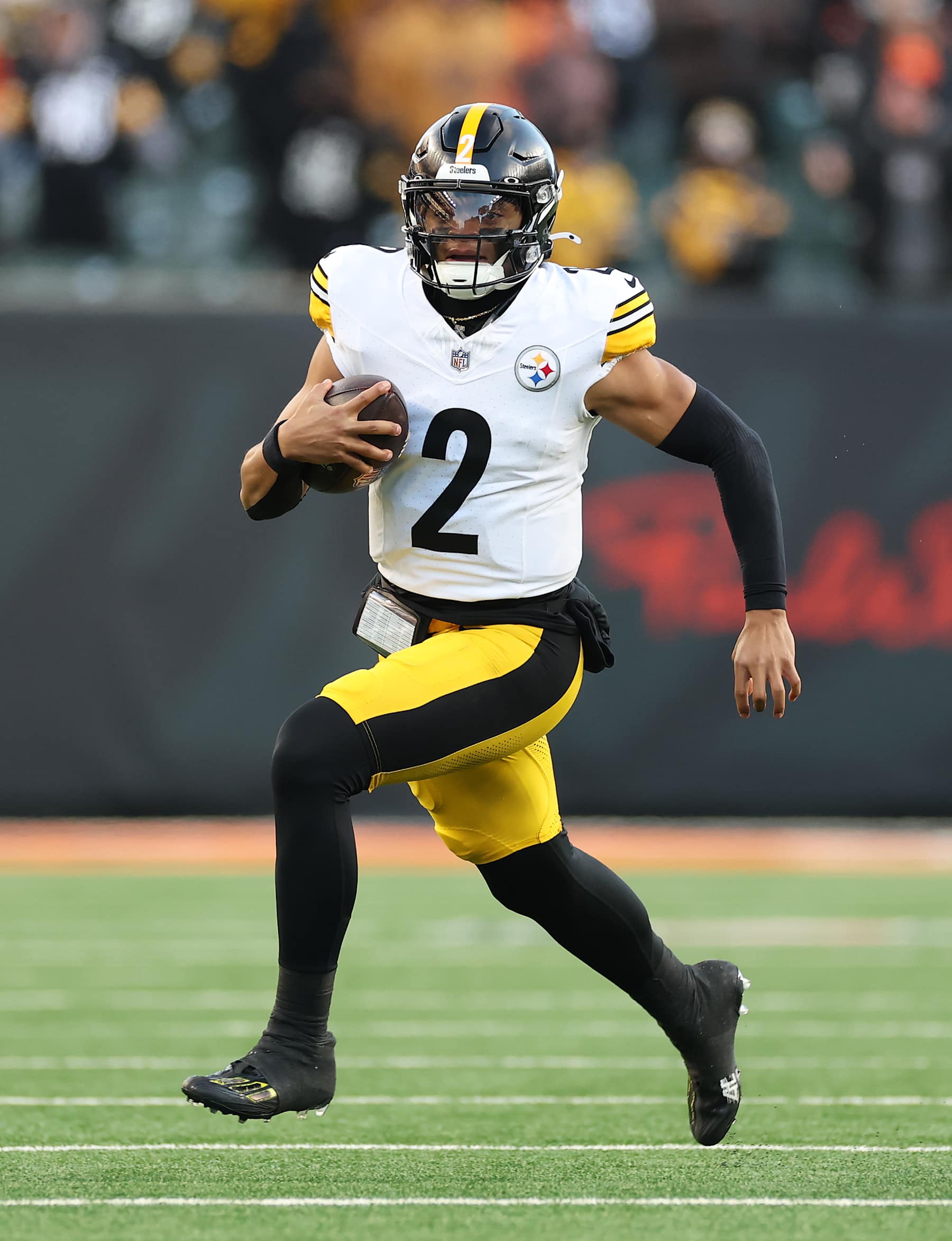 CINCINNATI, OHIO - DECEMBER 01: Justin Fields #2 of the Pittsburgh Steelers runs with the ball against the Cincinnati Bengals at Paycor Stadium on December 01, 2024 in Cincinnati, Ohio. (Photo by Andy Lyons/Getty Images)