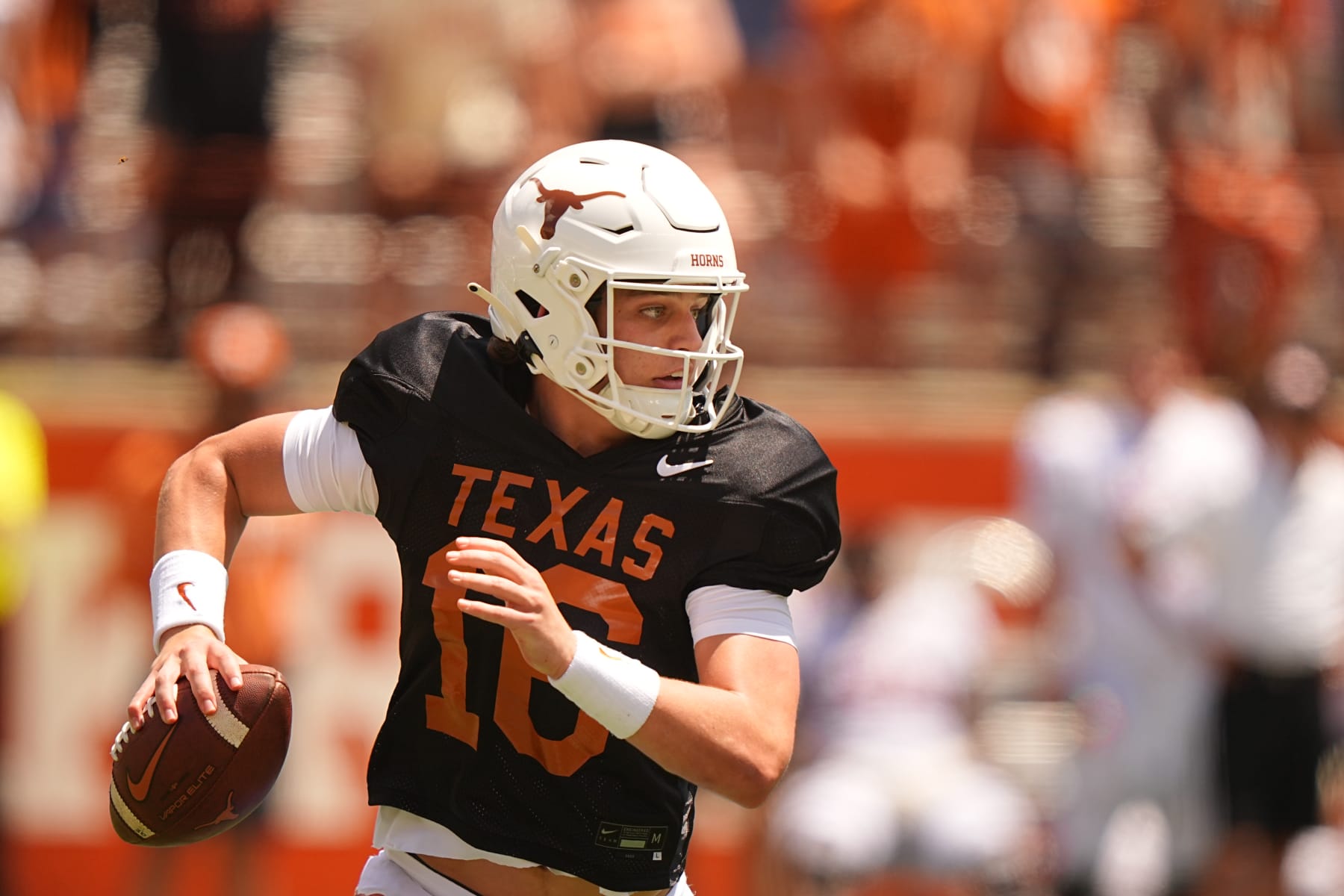 College Football: Texas Arch Manning (16) in action, throws the football during a spring exhibition game at Darrell K Royal Stadium. 
Austin, TX 4/15/2023
CREDIT: Erick W. Rasco (Photo by Erick W. Rasco /Sports Illustrated via Getty Images) 
(Set Number: X164345 TK1)