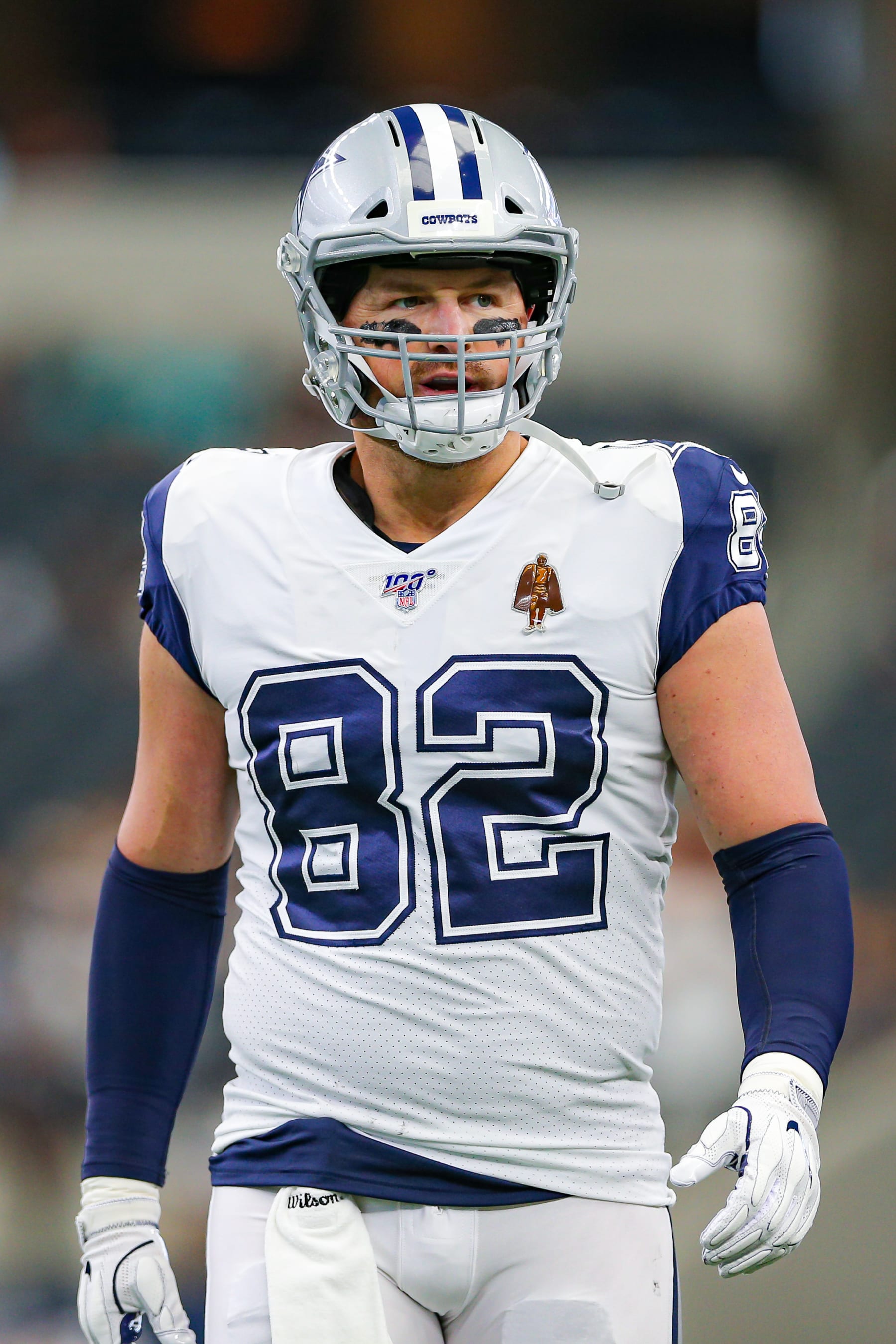 ARLINGTON, TX - SEPTEMBER 22: Dallas Cowboys Tight End Jason Witten (82) warms up prior to the game between the Miami Dolphins and Dallas Cowboys on September 22, 2019 at AT&T Stadium in Arlington, TX.   (Photo by Andrew Dieb/Icon Sportswire via Getty Images)