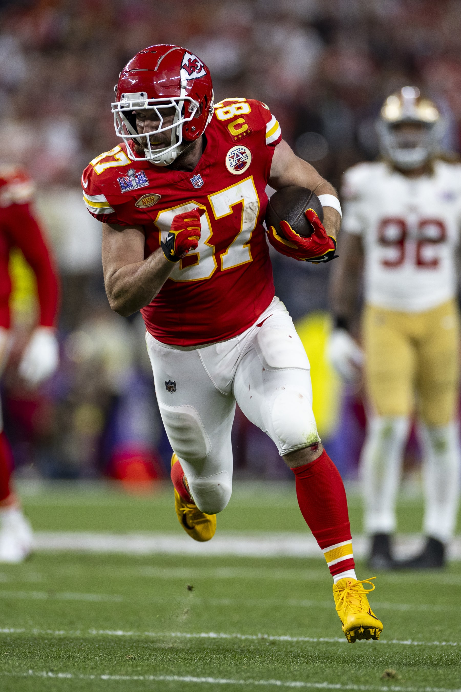LAS VEGAS, NEVADA - FEBRUARY 11: Travis Kelce #87 of the Kansas City Chiefs runs with the ball during the NFL Super Bowl 58 football game between the San Francisco 49ers and the Kansas City Chiefs at Allegiant Stadium on February 11, 2024 in Las Vegas, Nevada. (Photo by Michael Owens/Getty Images)