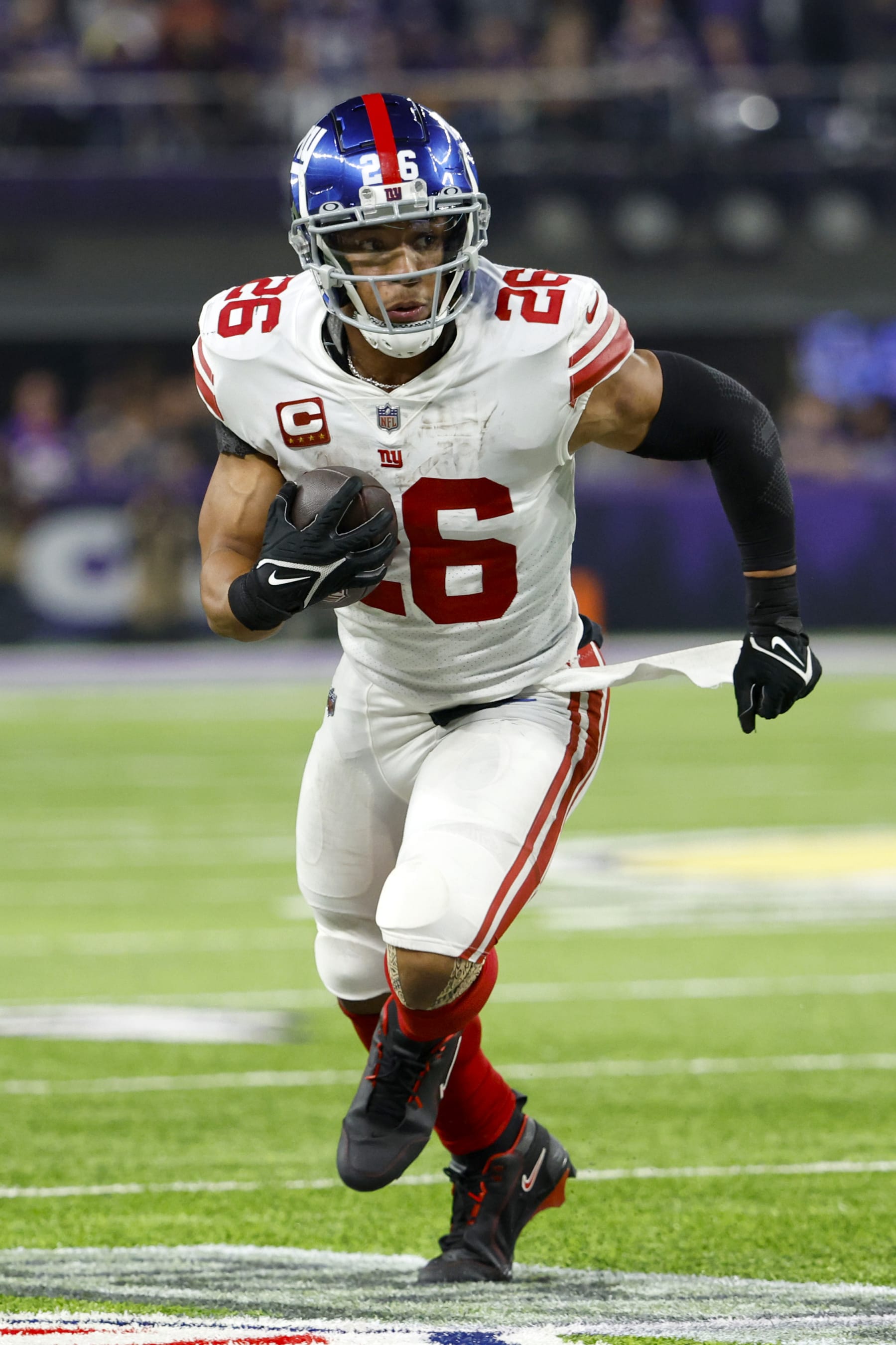 MINNEAPOLIS, MINNESOTA - JANUARY 15: Saquon Barkley #26 of the New York Giants rushes during the fourth quarter against the Minnesota Vikings in the NFC Wild Card playoff game at U.S. Bank Stadium on January 15, 2023 in Minneapolis, Minnesota. (Photo by David Berding/Getty Images)