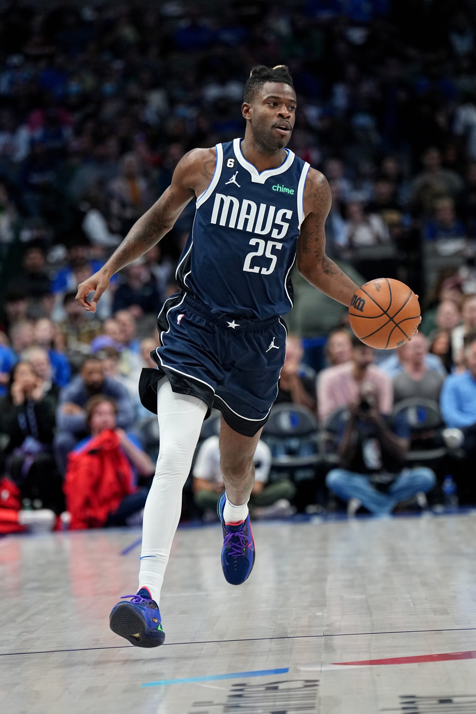 DALLAS, TX - NOVEMBER 4: Reggie Bullock #25 of the Dallas Mavericks handles the ball against the Toronto Raptors on November 4, 2022 at the American Airlines Center in Dallas, Texas. NOTE TO USER: User expressly acknowledges and agrees that, by downloading and or using this photograph, User is consenting to the terms and conditions of the Getty Images License Agreement. Mandatory Copyright Notice: Copyright 2022 NBAE (Photo by Glenn James/NBAE via Getty Images)
