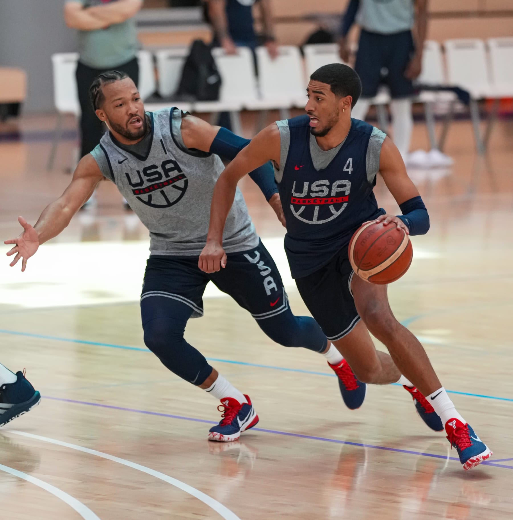 ABU DHABI, UAE - AUGUST 15: Tyrese Haliburton dribbles around Jalen Brunson of the Senior Men's National Team during practice as part of 2023 FIBA World Cup at NYU on August 15, 2023 in Abu Dhabi, The United Arab Emirates. NOTE TO USER: User expressly acknowledges and agrees that, by downloading and/or using this Photograph, user is consenting to the terms and conditions of the Getty Images License Agreement. Mandatory Copyright Notice: Copyright 2023 NBAE (Photo by Ryan Stetz/NBAE via Getty Images)