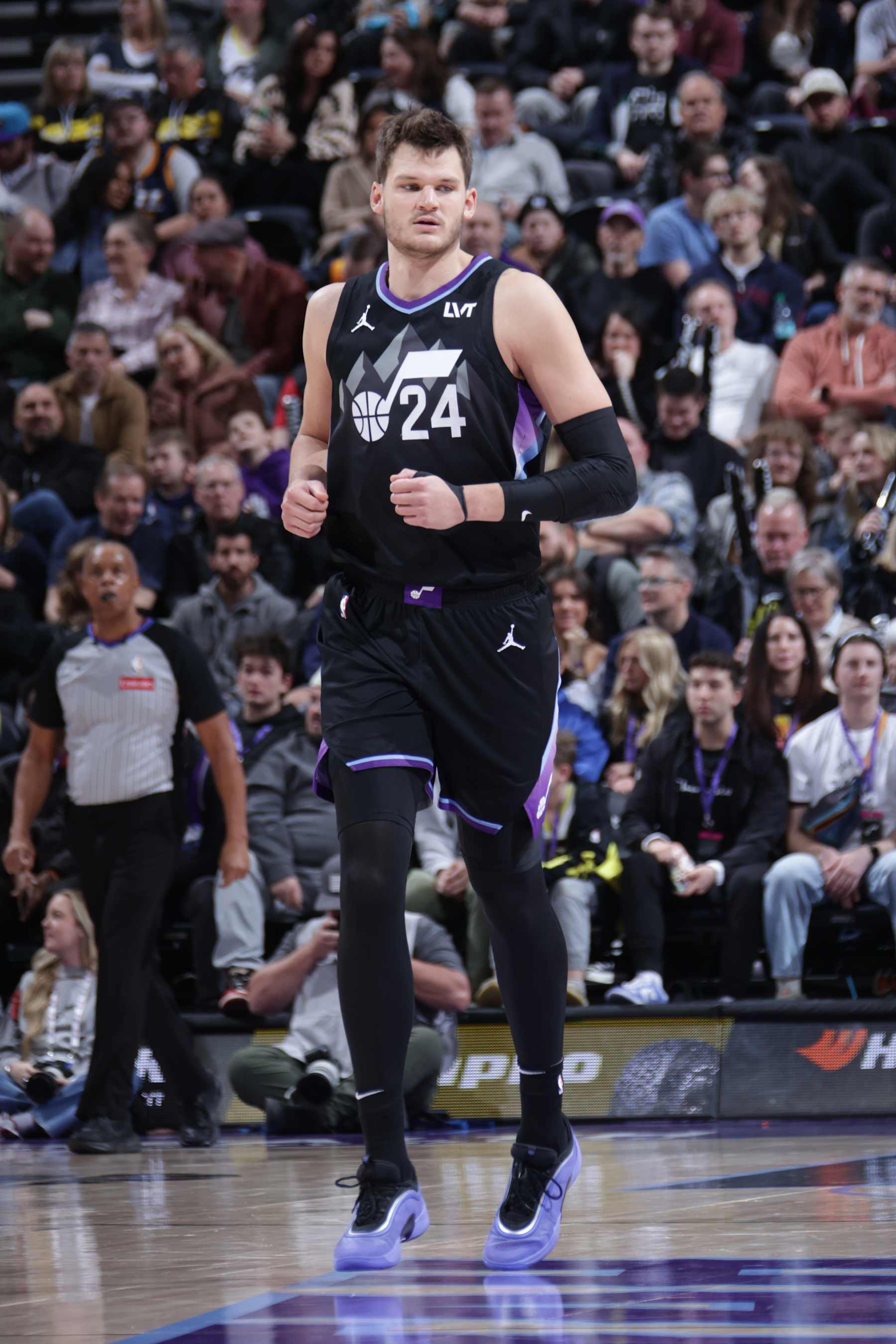 SALT LAKE CITY, UT - JANUARY 7: Walker Kessler #24 of the Utah Jazz runs up the court during the game against the Atlanta Hawks on January 7, 2025 at Delta Center in Salt Lake City, Utah. NOTE TO USER: User expressly acknowledges and agrees that, by downloading and or using this Photograph, User is consenting to the terms and conditions of the Getty Images License Agreement. Mandatory Copyright Notice: Copyright 2025 NBAE (Photo by Melissa Majchrzak/NBAE via Getty Images)