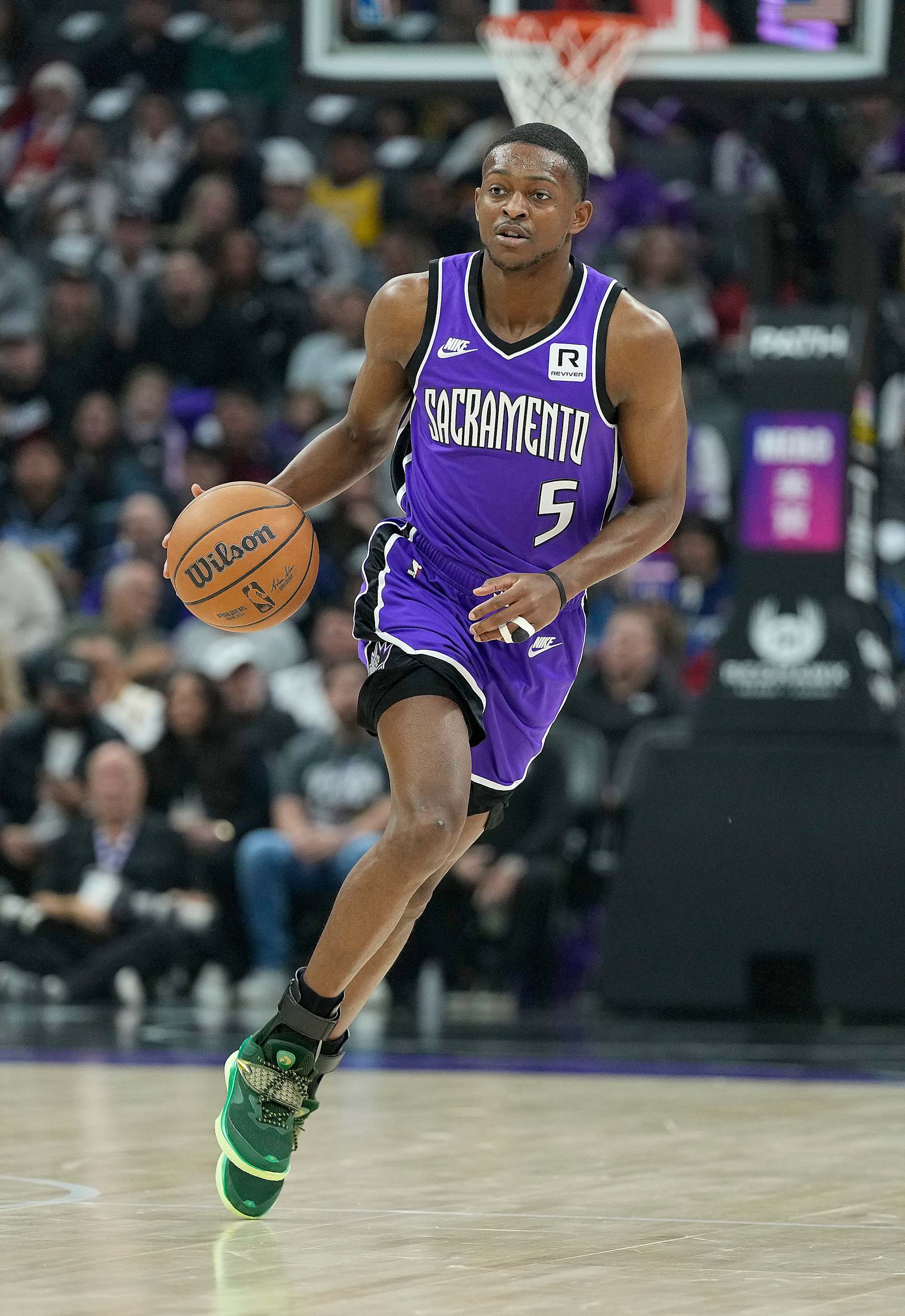 SACRAMENTO, CALIFORNIA - DECEMBER 21: De'Aaron Fox #5 of the Sacramento Kings dribbles the ball up court against the Los Angeles Lakers during the first half at Golden 1 Center on December 21, 2024 in Sacramento, California. NOTE TO USER: User expressly acknowledges and agrees that, by downloading and or using this photograph, User is consenting to the terms and conditions of the Getty Images License Agreement. (Photo by Thearon W. Henderson/Getty Images)