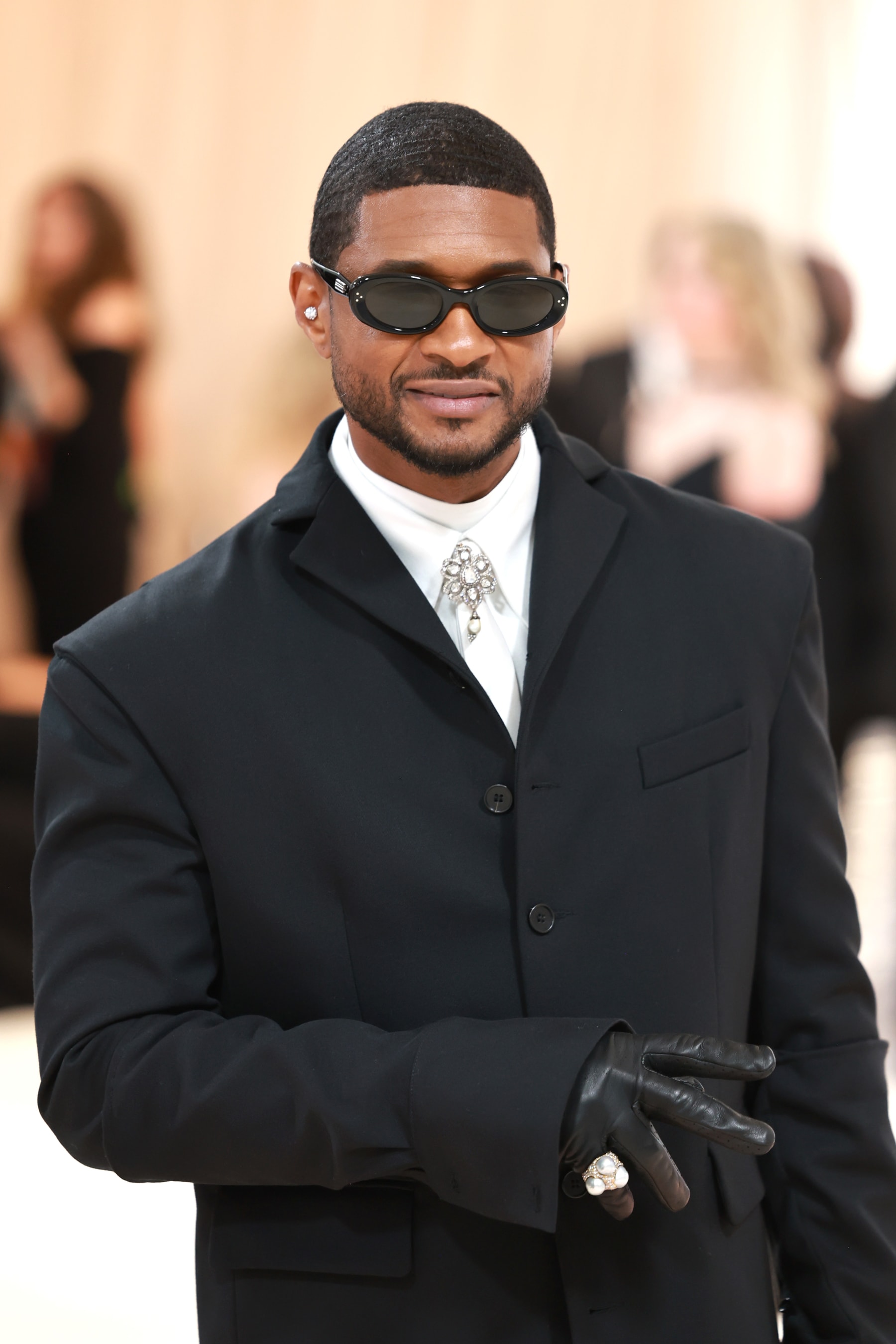 NEW YORK, NEW YORK - MAY 01: Usher attends The 2023 Met Gala Celebrating "Karl Lagerfeld: A Line Of Beauty" at The Metropolitan Museum of Art on May 01, 2023 in New York City. (Photo by Theo Wargo/Getty Images for Karl Lagerfeld)