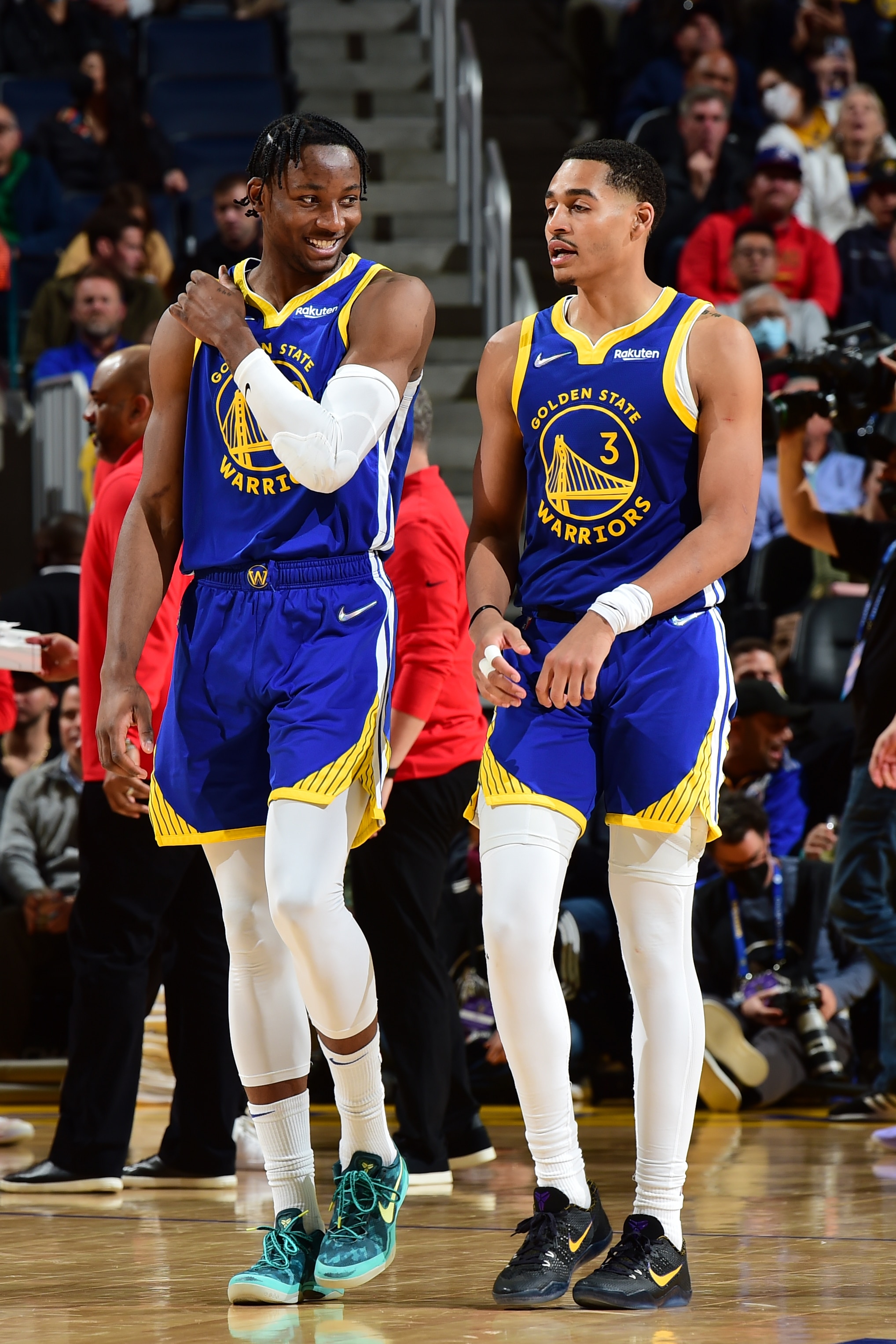 SAN FRANCISCO, CA - MARCH 14: Jonathan Kuminga #00 talks to Jordan Poole #3 of the Golden State Warriors during the game against the Washington Wizards on March 14, 2022 at Chase Center in San Francisco, California. NOTE TO USER: User expressly acknowledges and agrees that, by downloading and or using this photograph, user is consenting to the terms and conditions of Getty Images License Agreement. Mandatory Copyright Notice: Copyright 2022 NBAE (Photo by Noah Graham/NBAE via Getty Images)